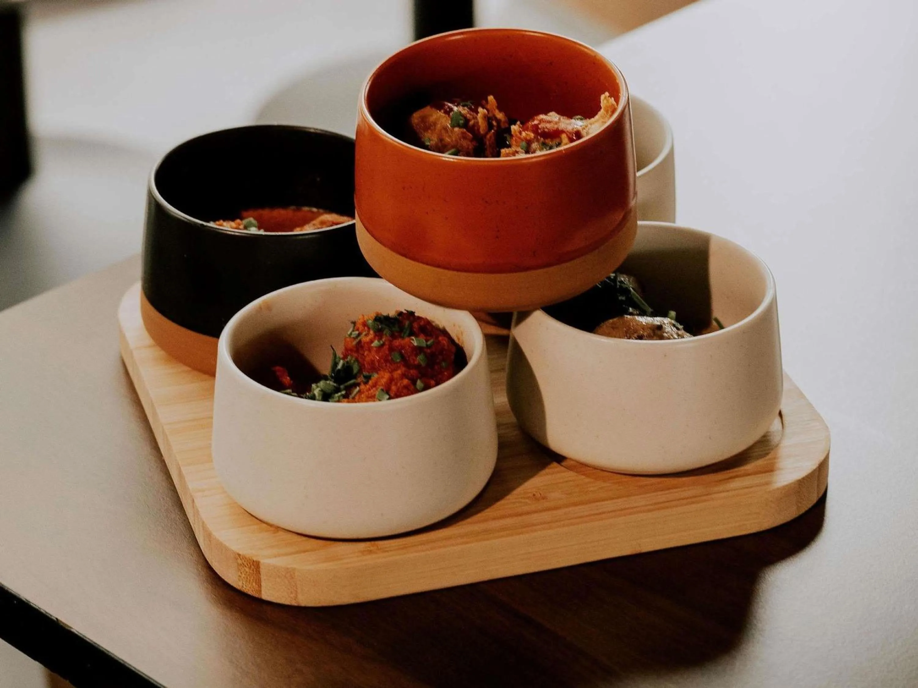 Restaurant/places to eat in ibis Styles Lens Centre Gare