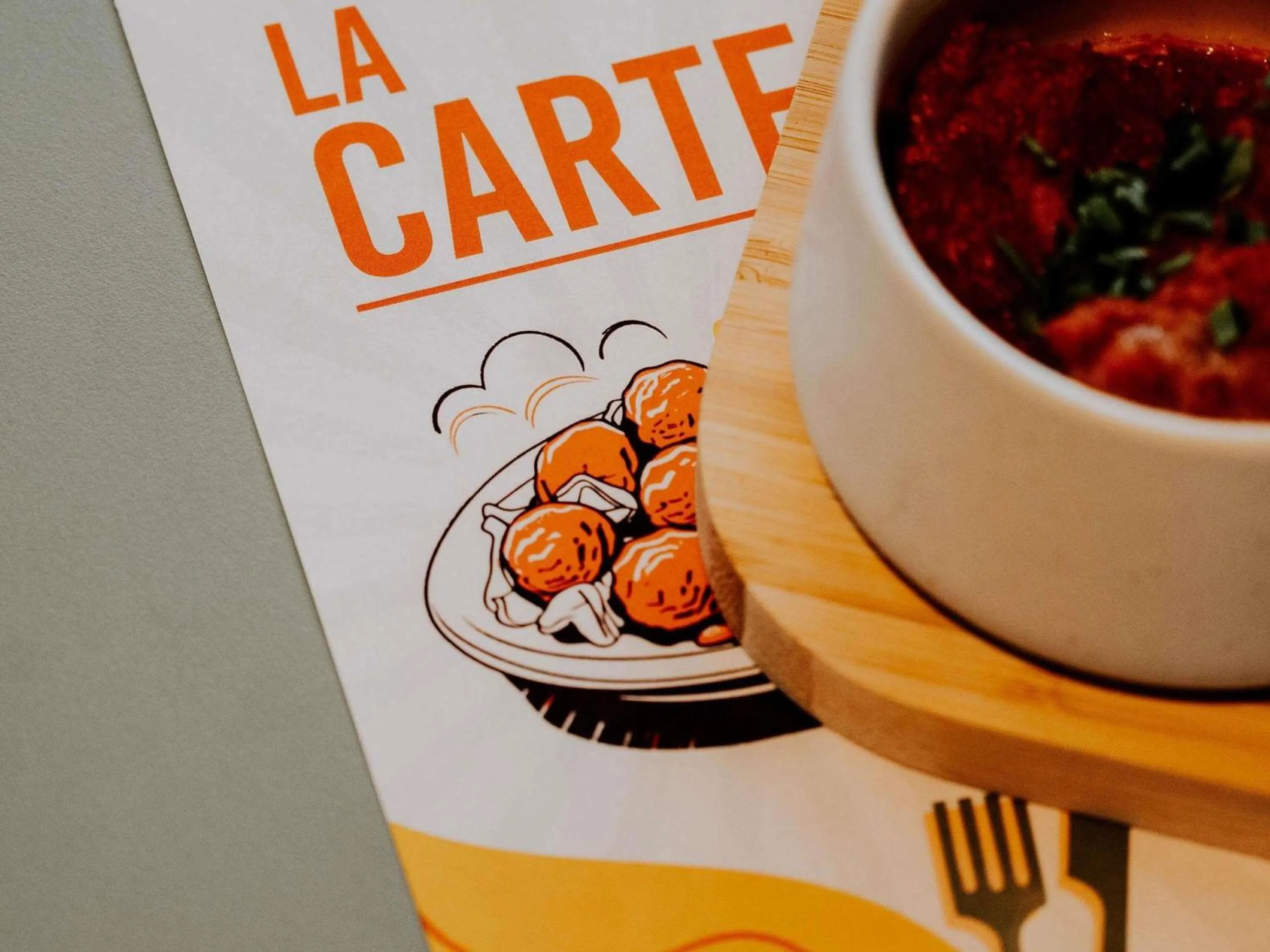 Restaurant/places to eat in ibis Styles Lens Centre Gare