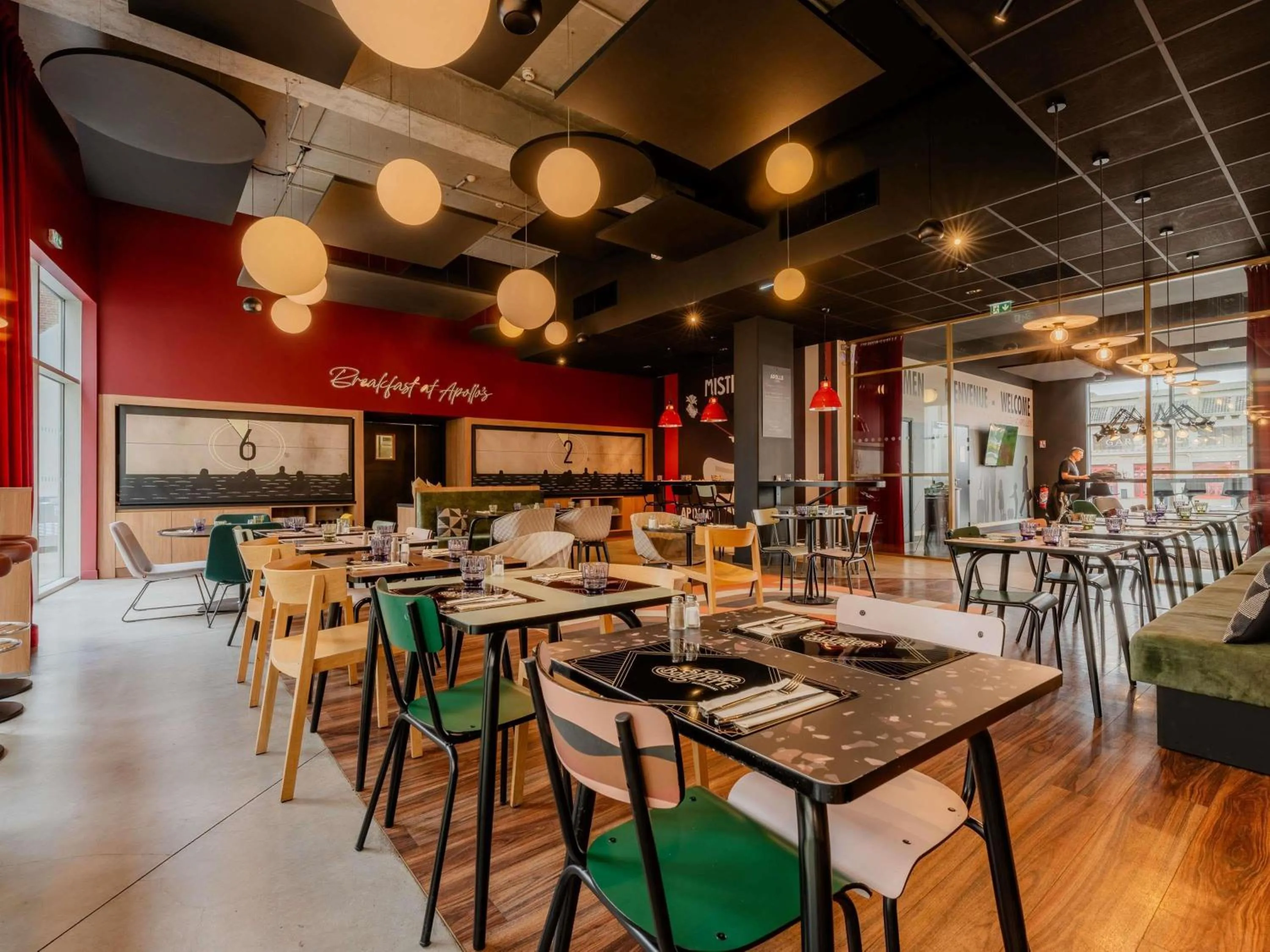 Restaurant/places to eat in ibis Styles Lens Centre Gare