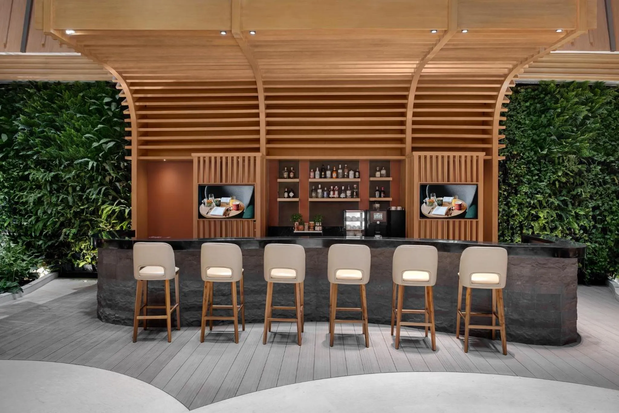 Lounge or bar in Swissôtel Clark Philippines