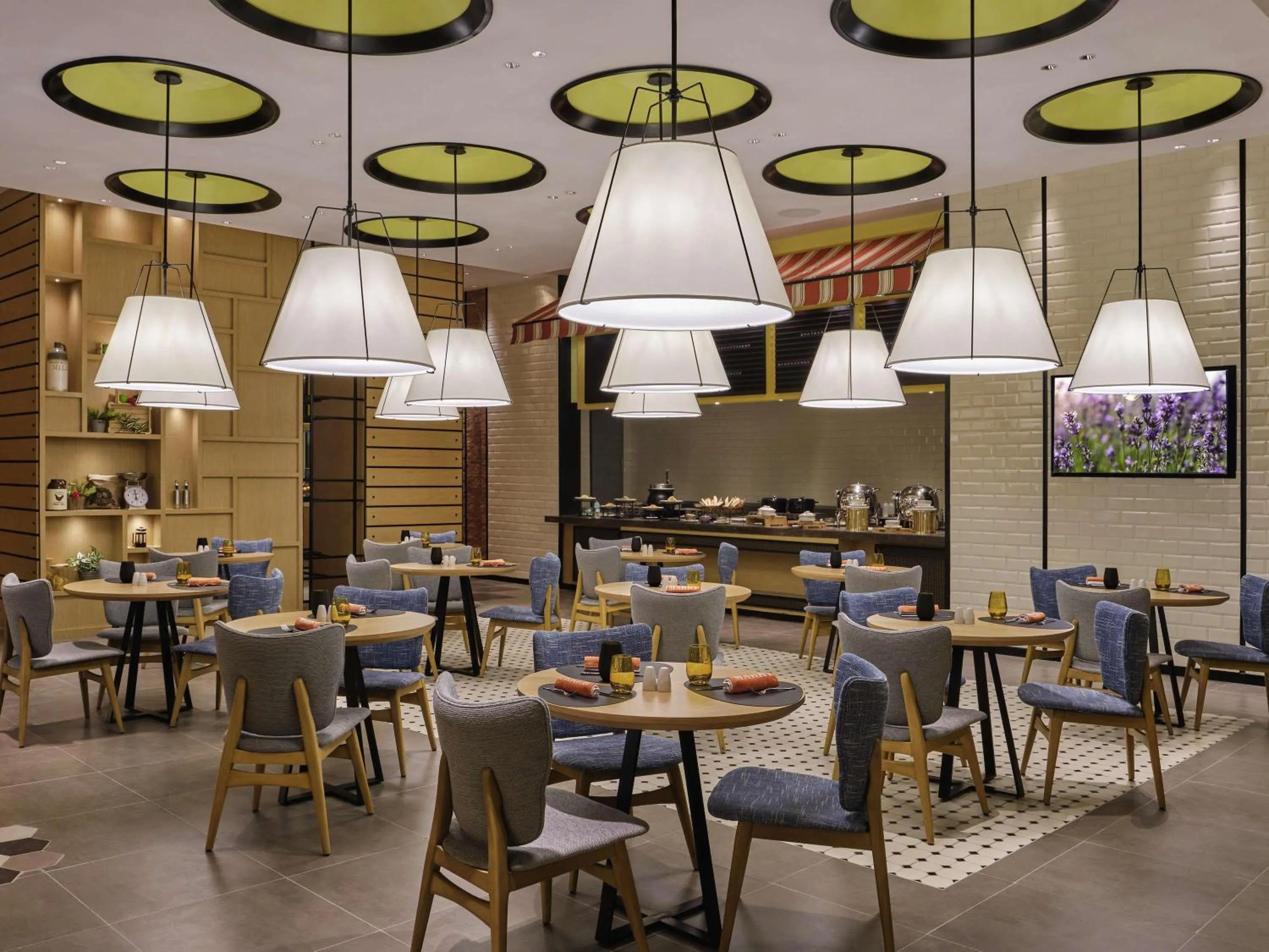 Restaurant/places to eat in Swissôtel Clark Philippines