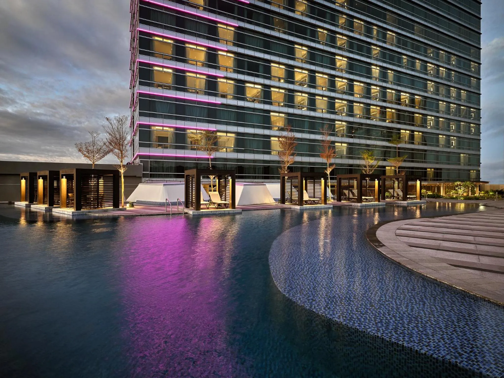 Swimming pool in Swissôtel Clark Philippines