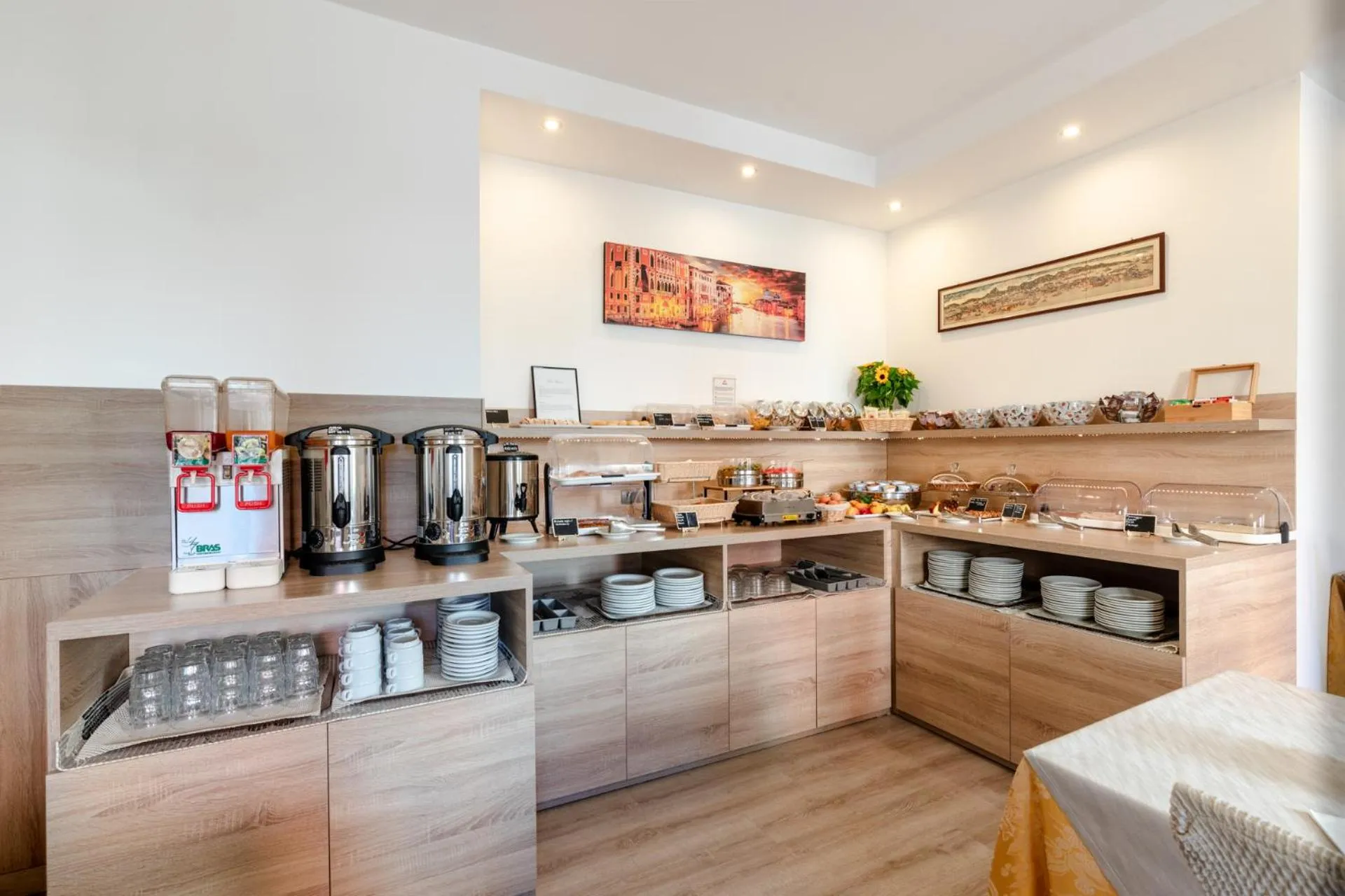 Coffee/tea facilities in Hotel Aurora