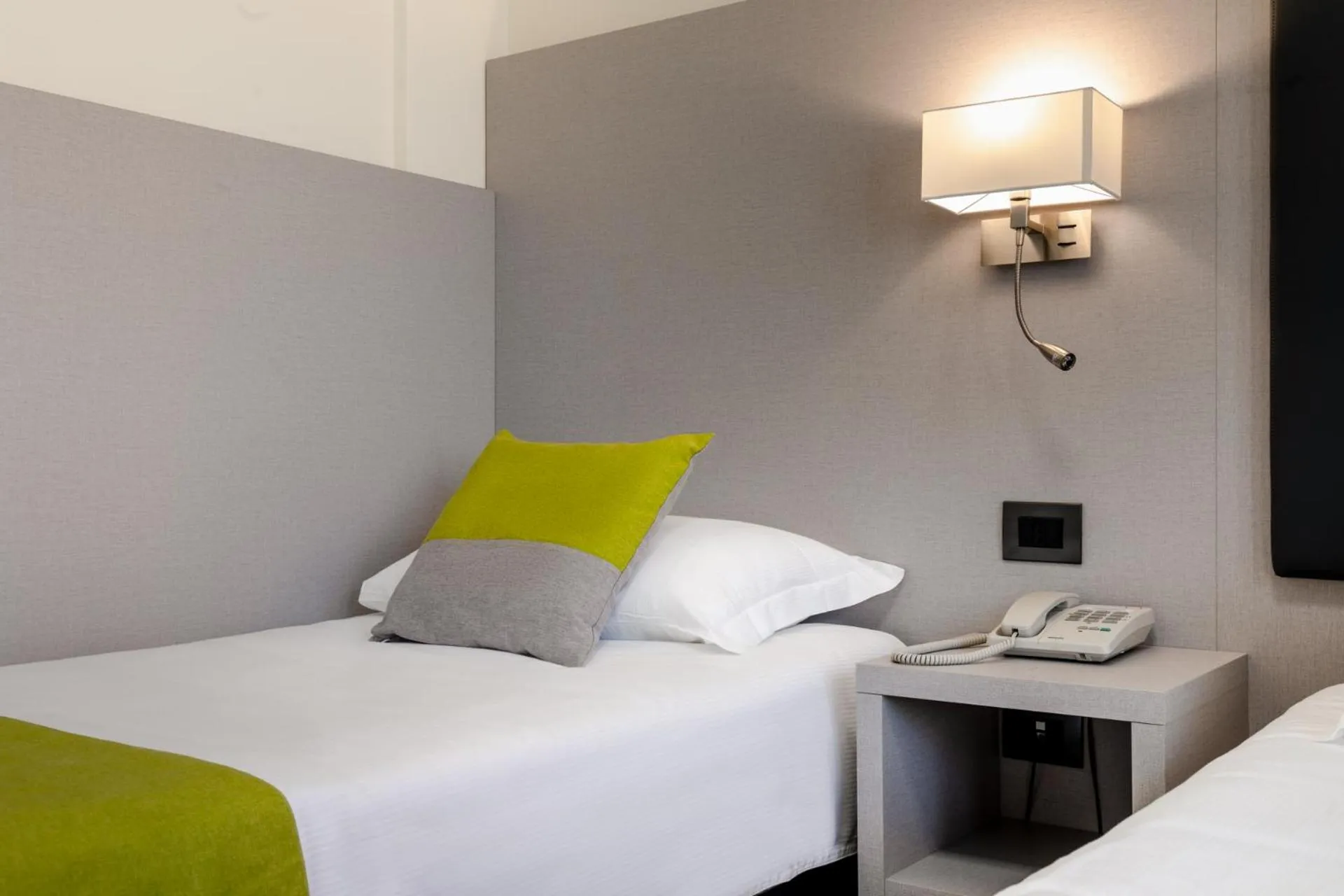 TV and multimedia, Bed in Hotel Aurora