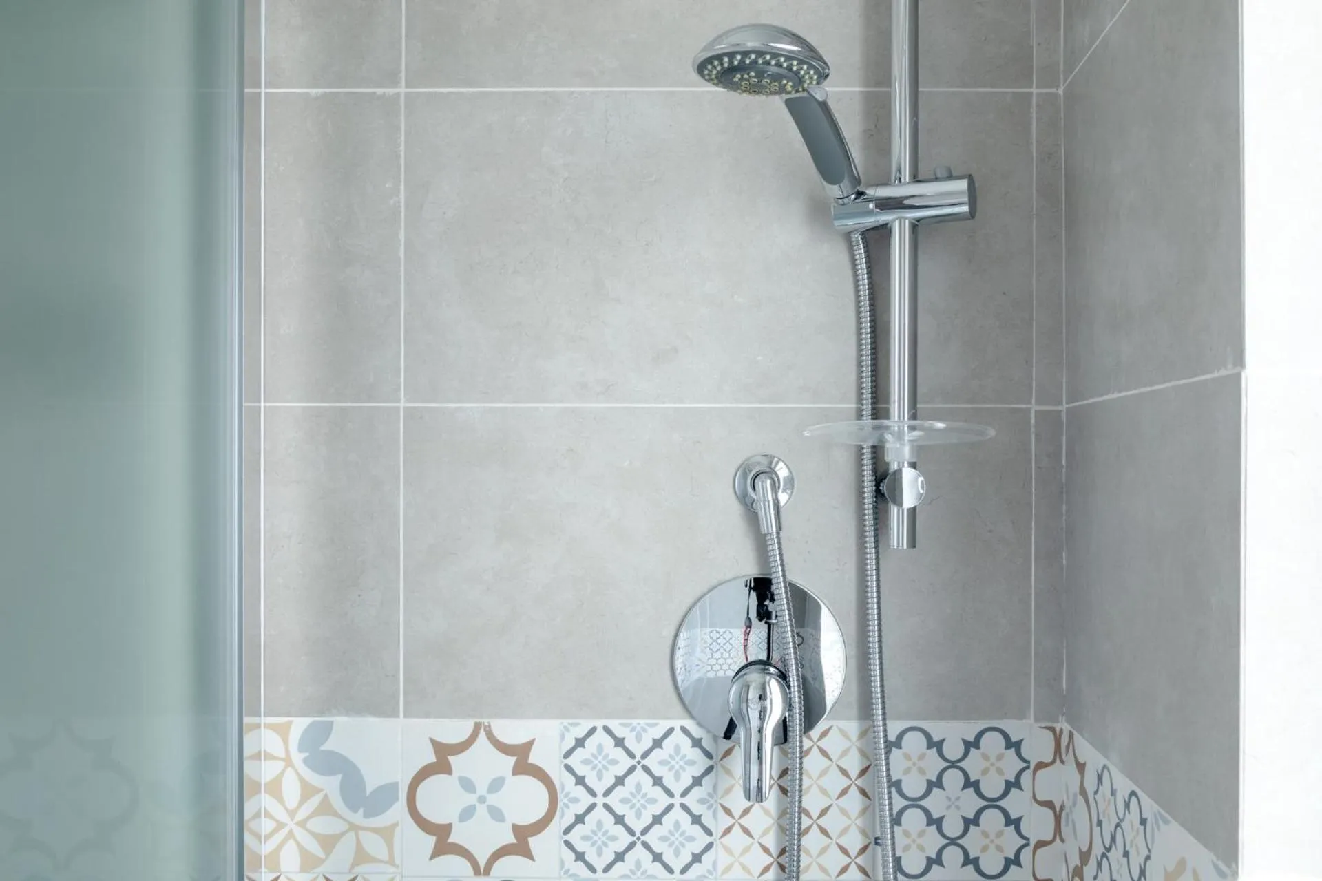 Shower in Hotel Aurora