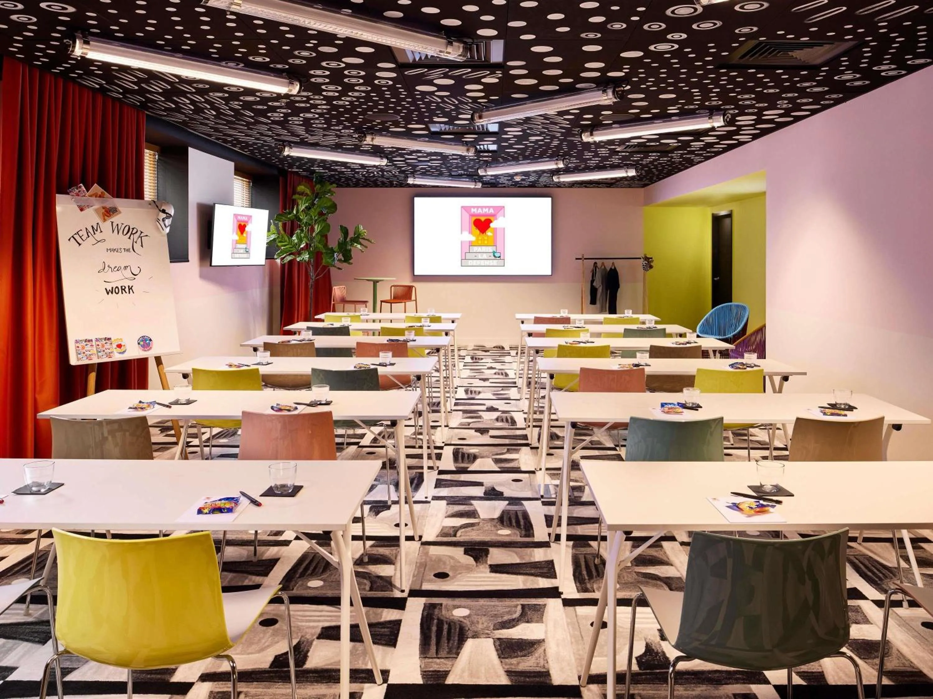 Meeting/conference room in Mama Shelter Paris La Défense