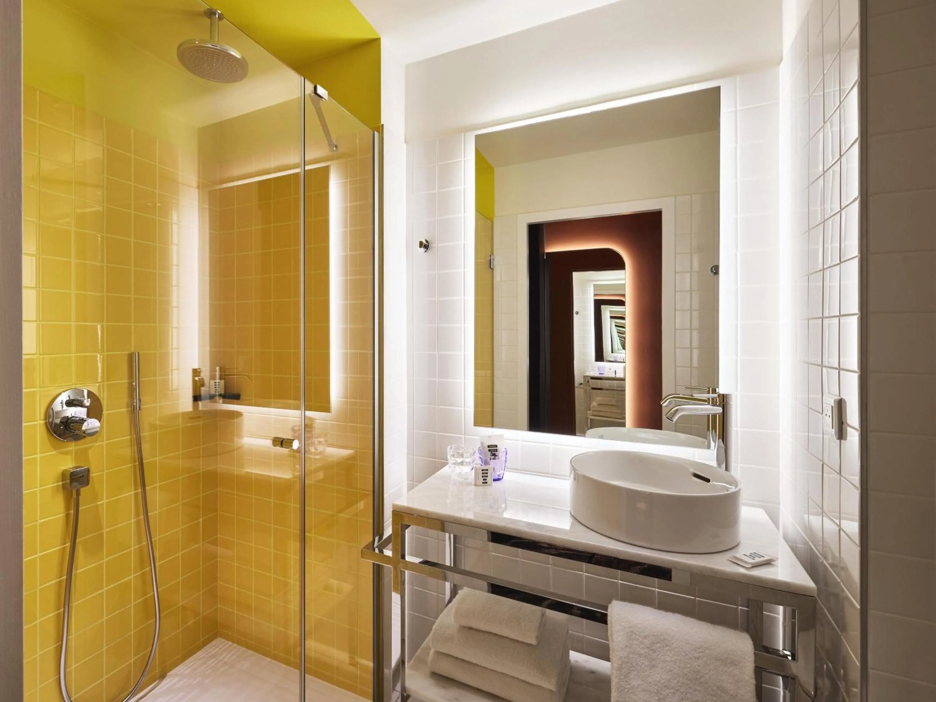 Bedroom in Mama Shelter Paris La Défense