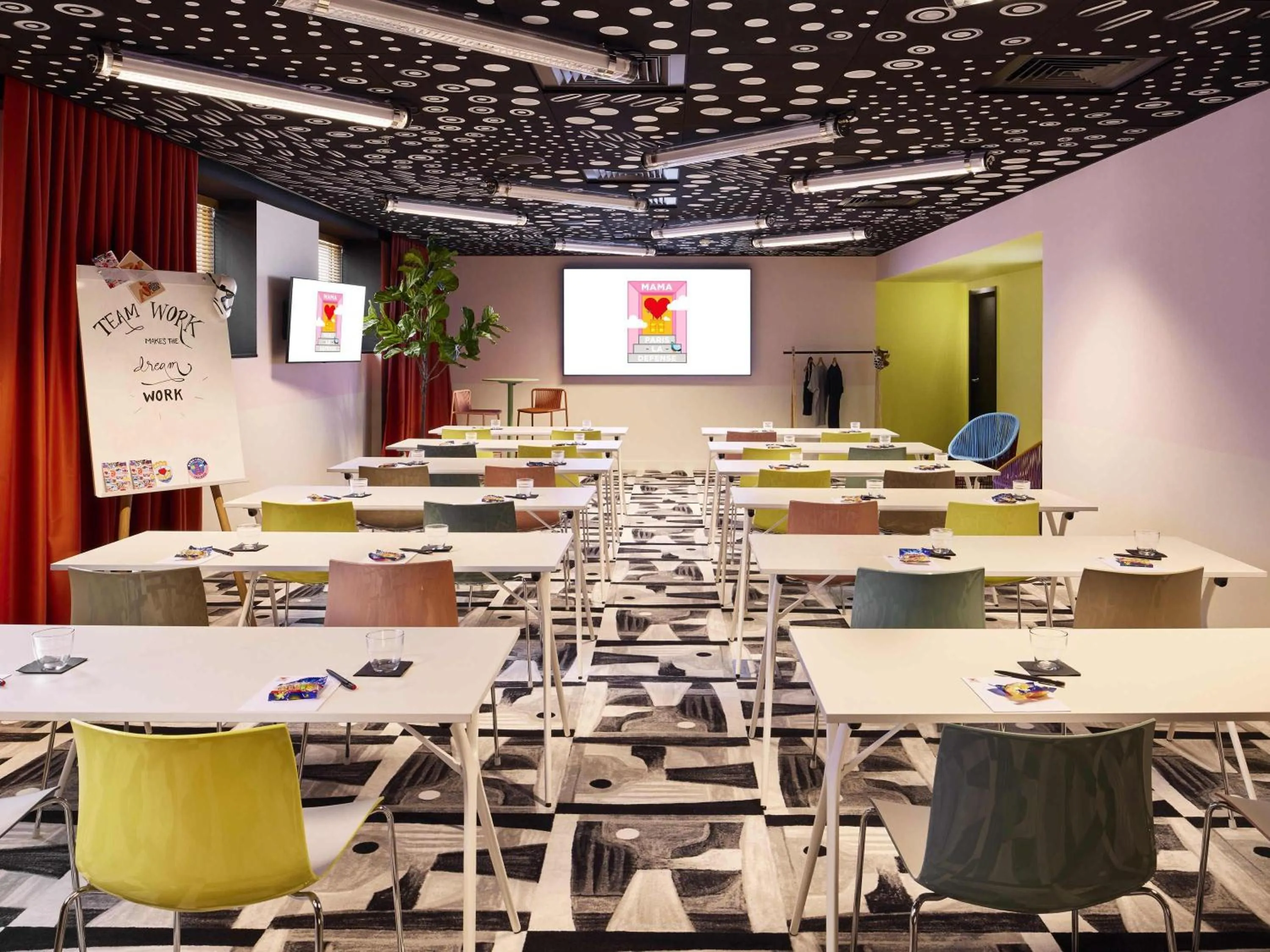 Meeting/conference room in Mama Shelter Paris La Défense