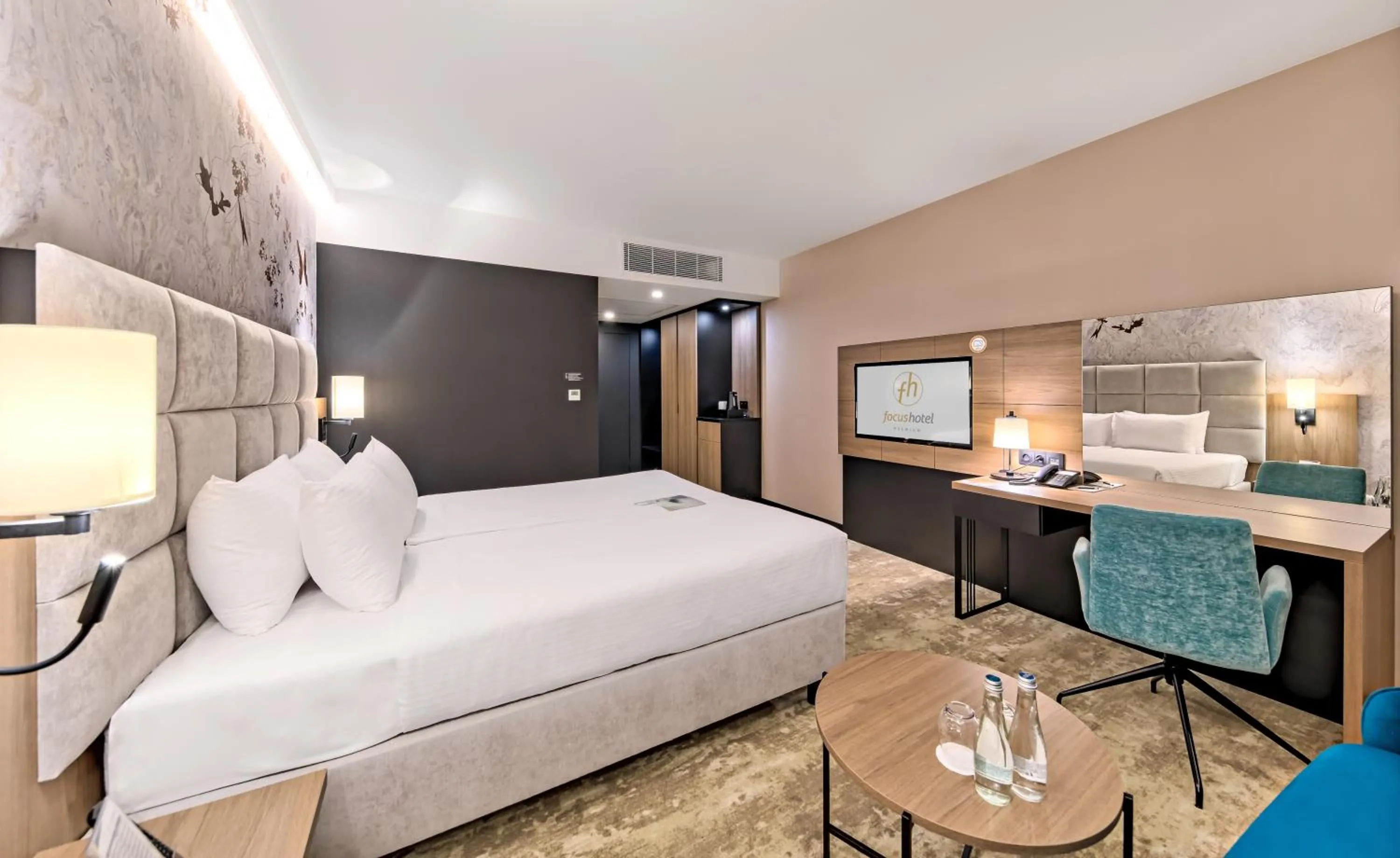 Photo of the whole room, Bed in Focus Hotel Premium Warszawa