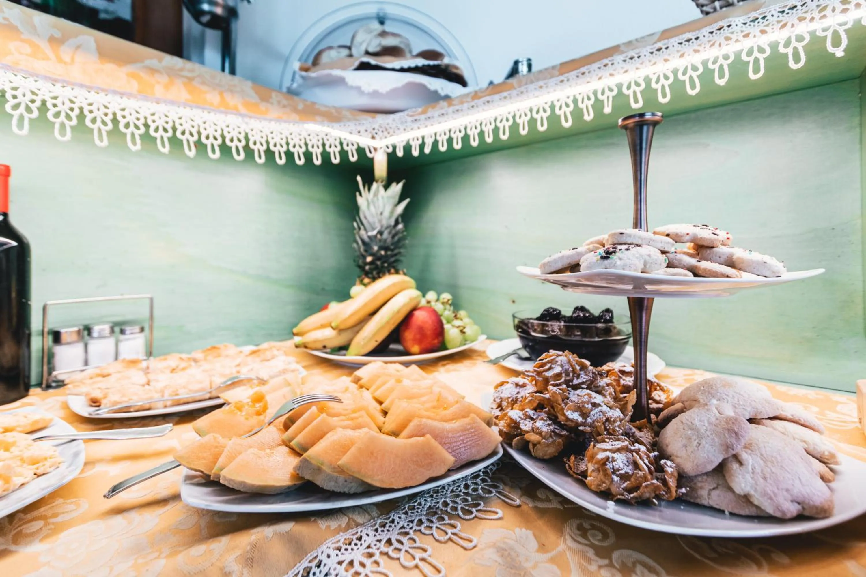 Buffet breakfast in Hotel Residence Mendolita