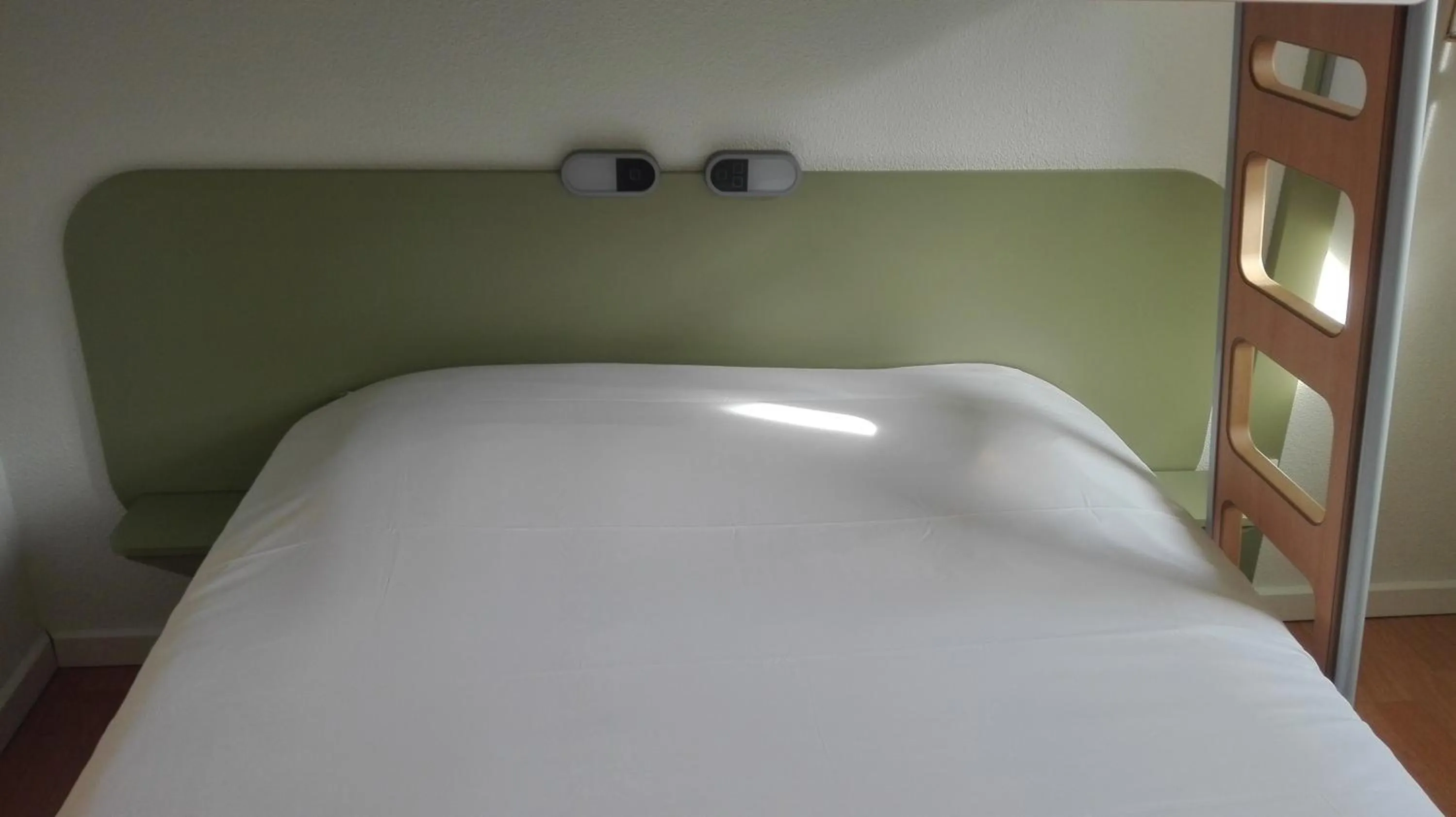 Bed in ibis Budget Pau Est