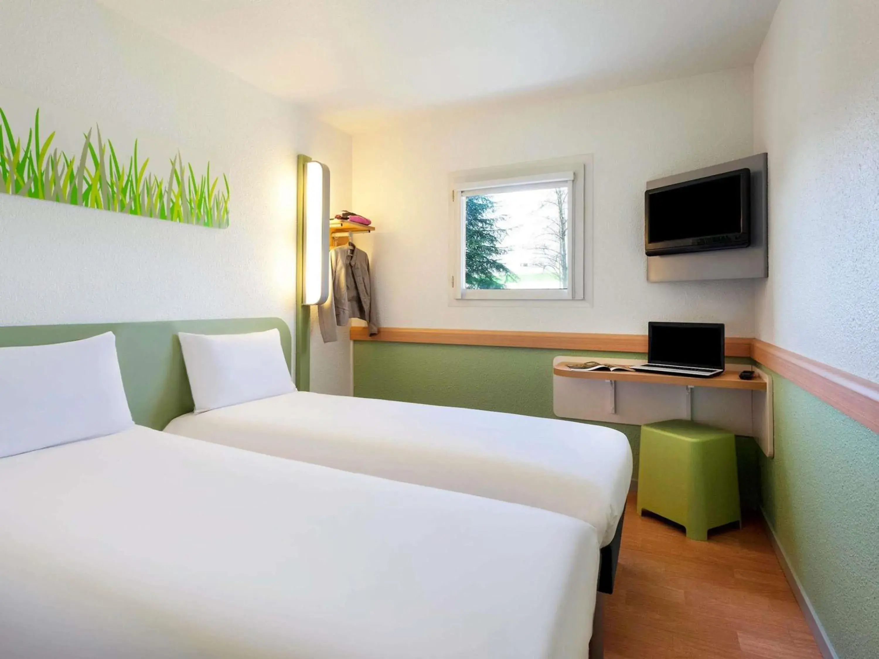 Twin Room in ibis Budget Pau Est Twin Room in ibis Budget Pau Est