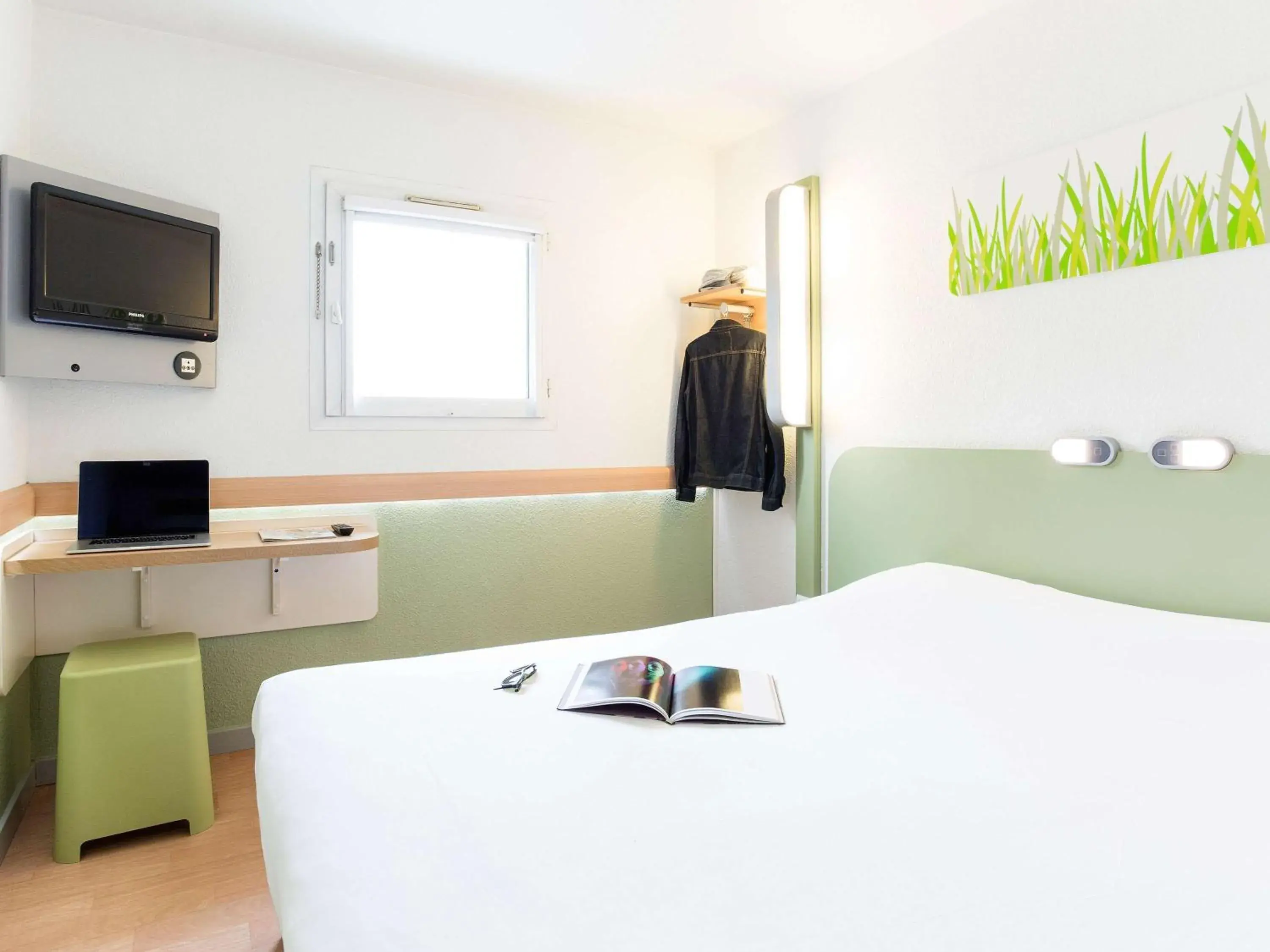 Twin Room in ibis Budget Pau Est Twin Room in ibis Budget Pau Est