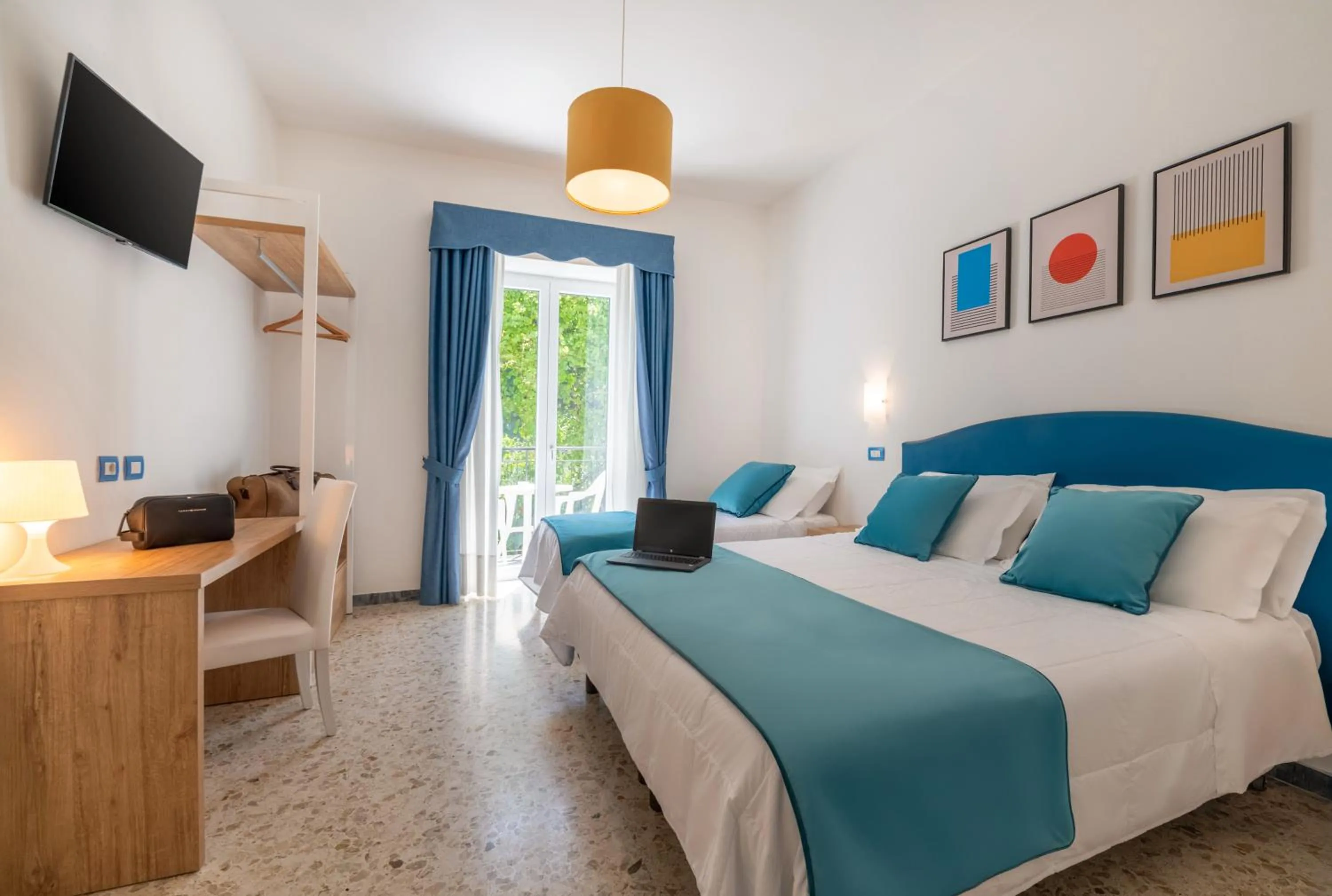 Photo of the whole room, Bed in Hotel Britannia