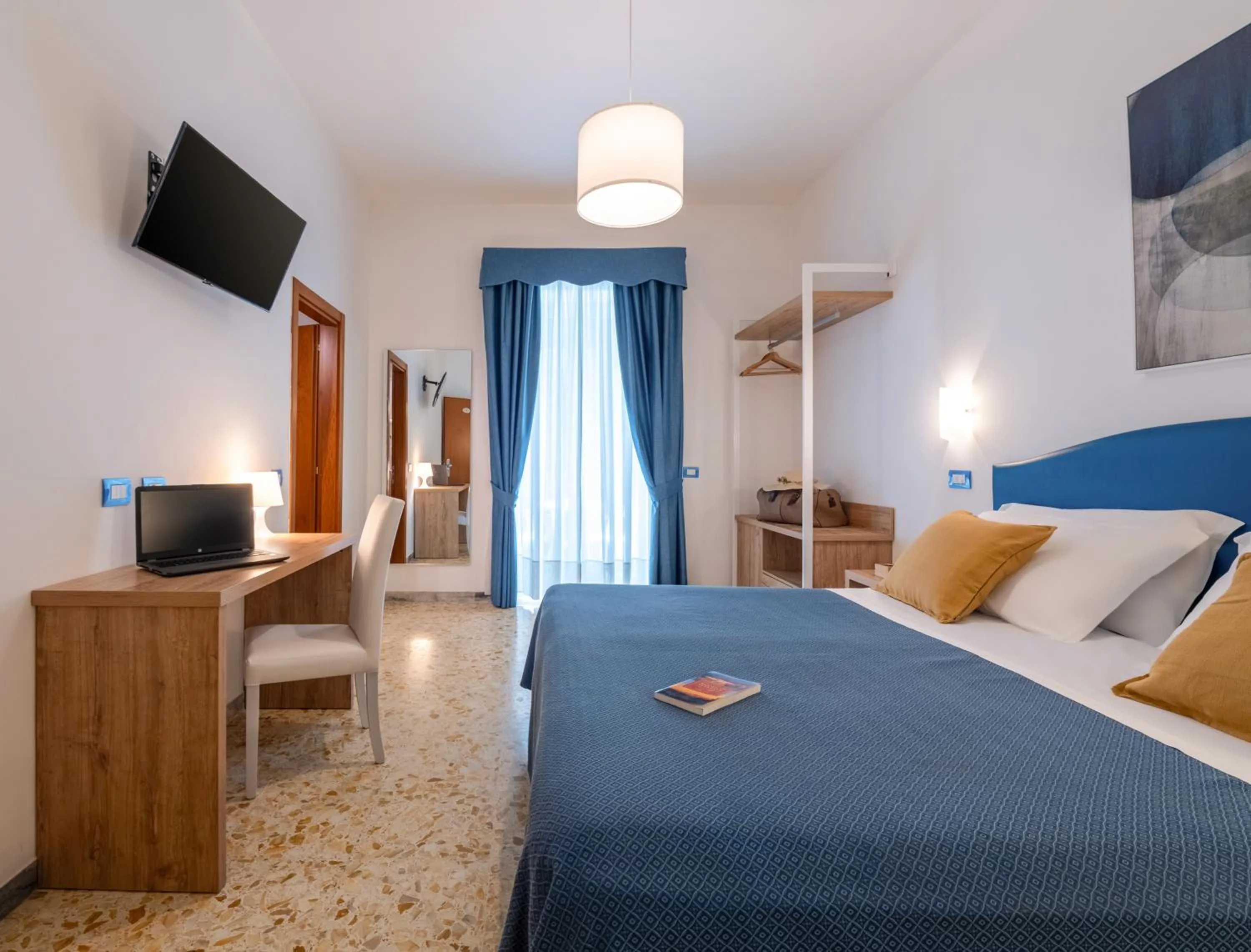 Bedroom, Bed in Hotel Britannia