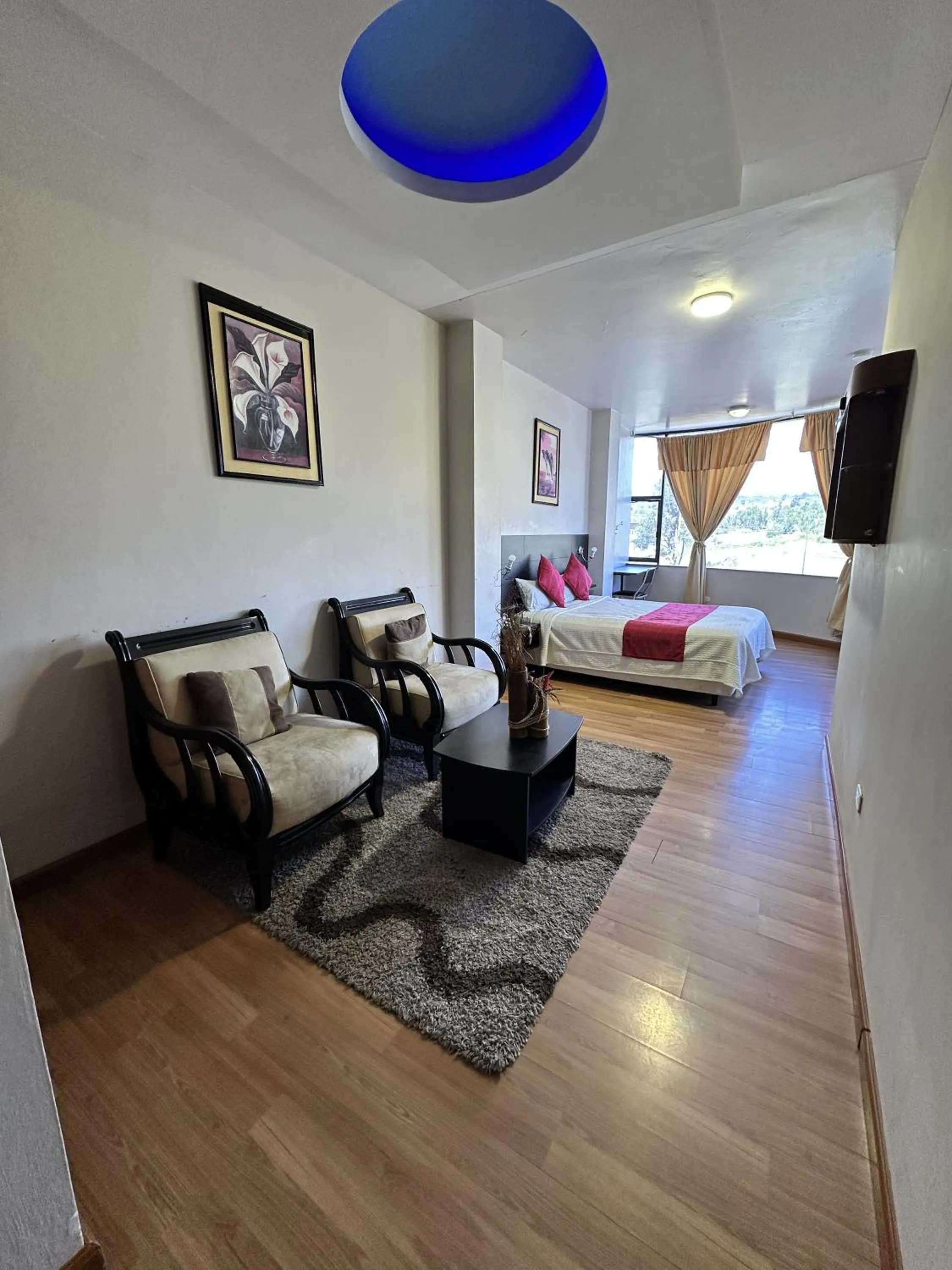 Living room, Bed in Hotel Versailles