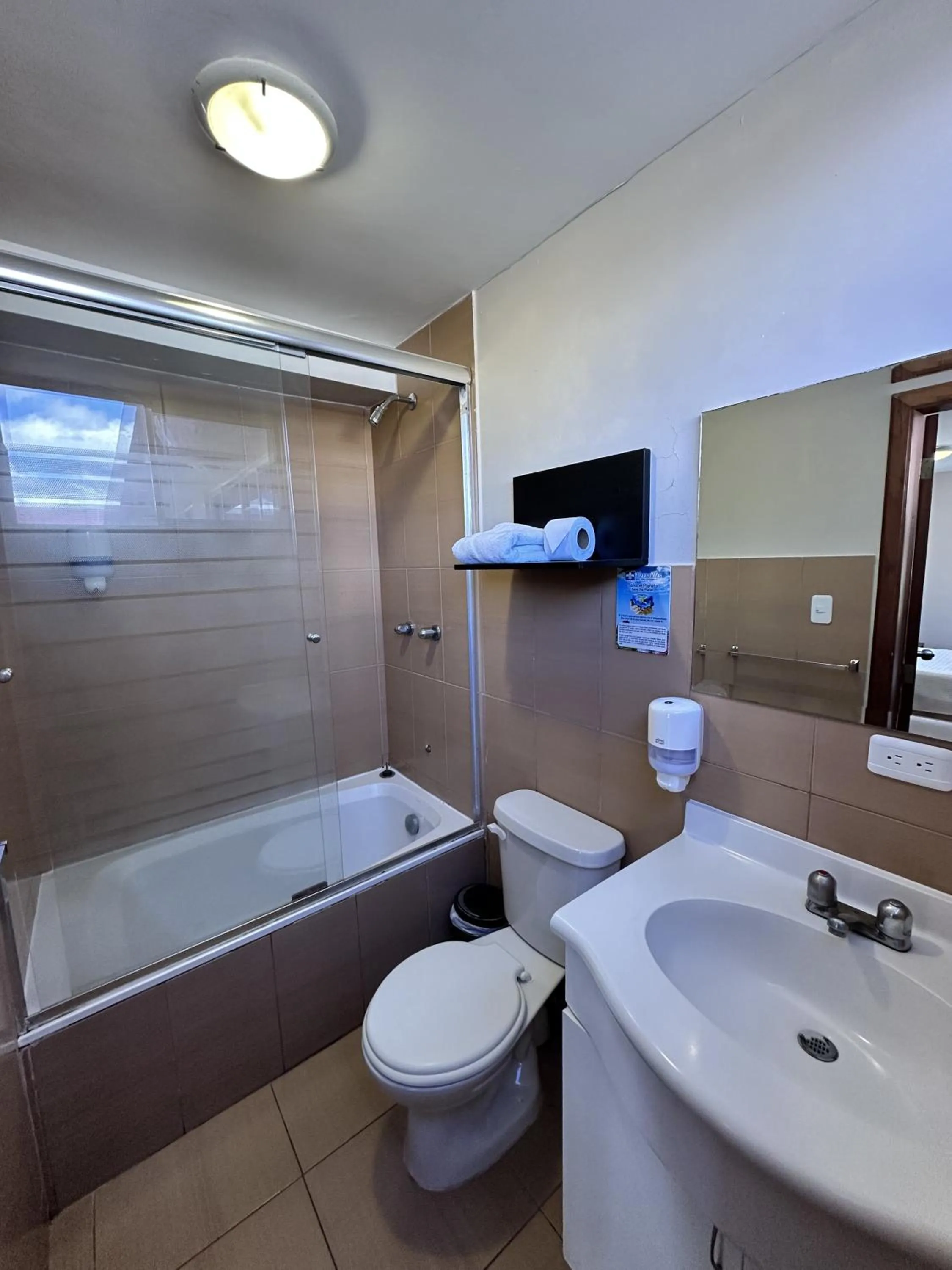 Bathroom in Hotel Versailles