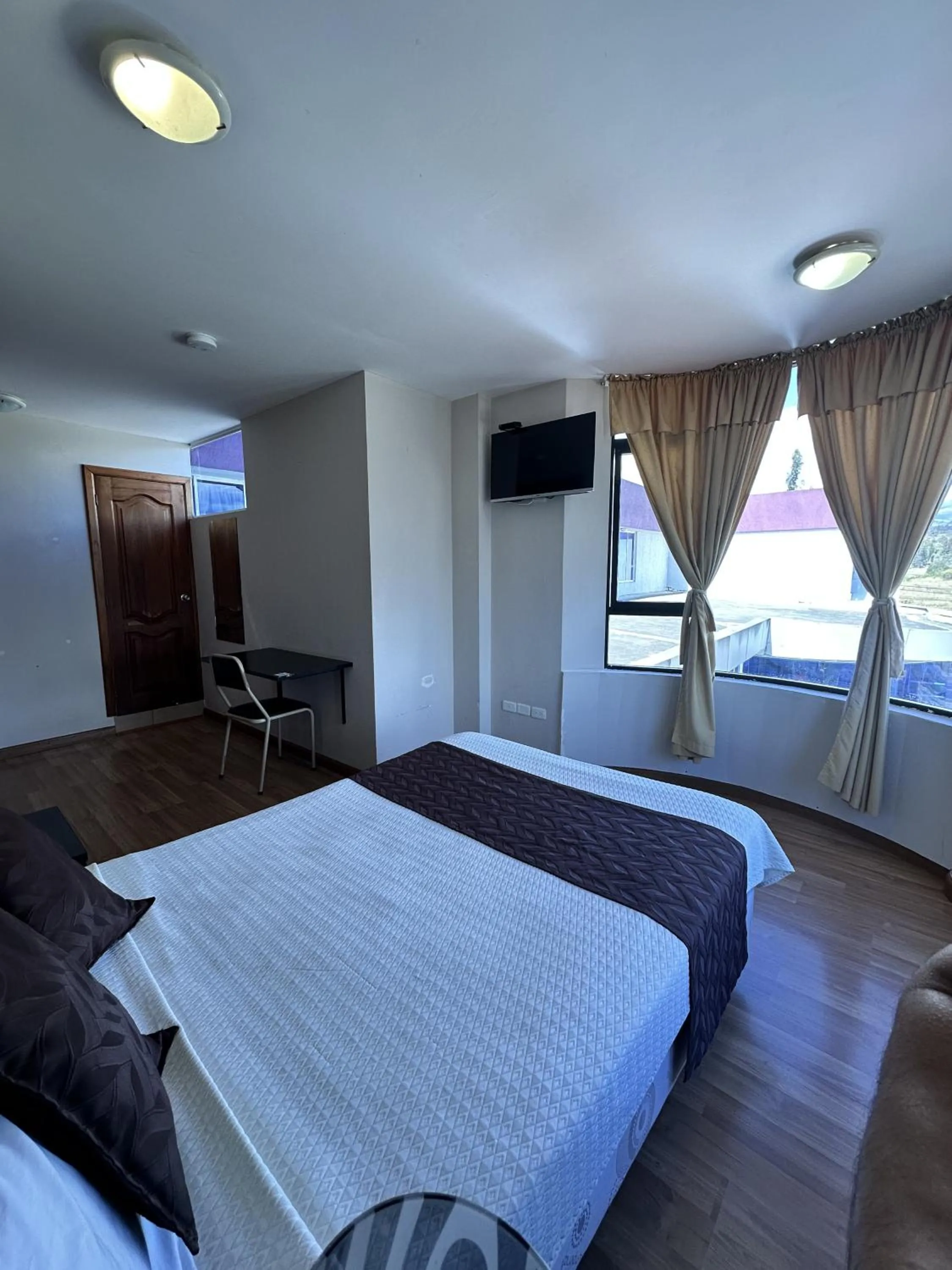 Bedroom, Bed in Hotel Versailles