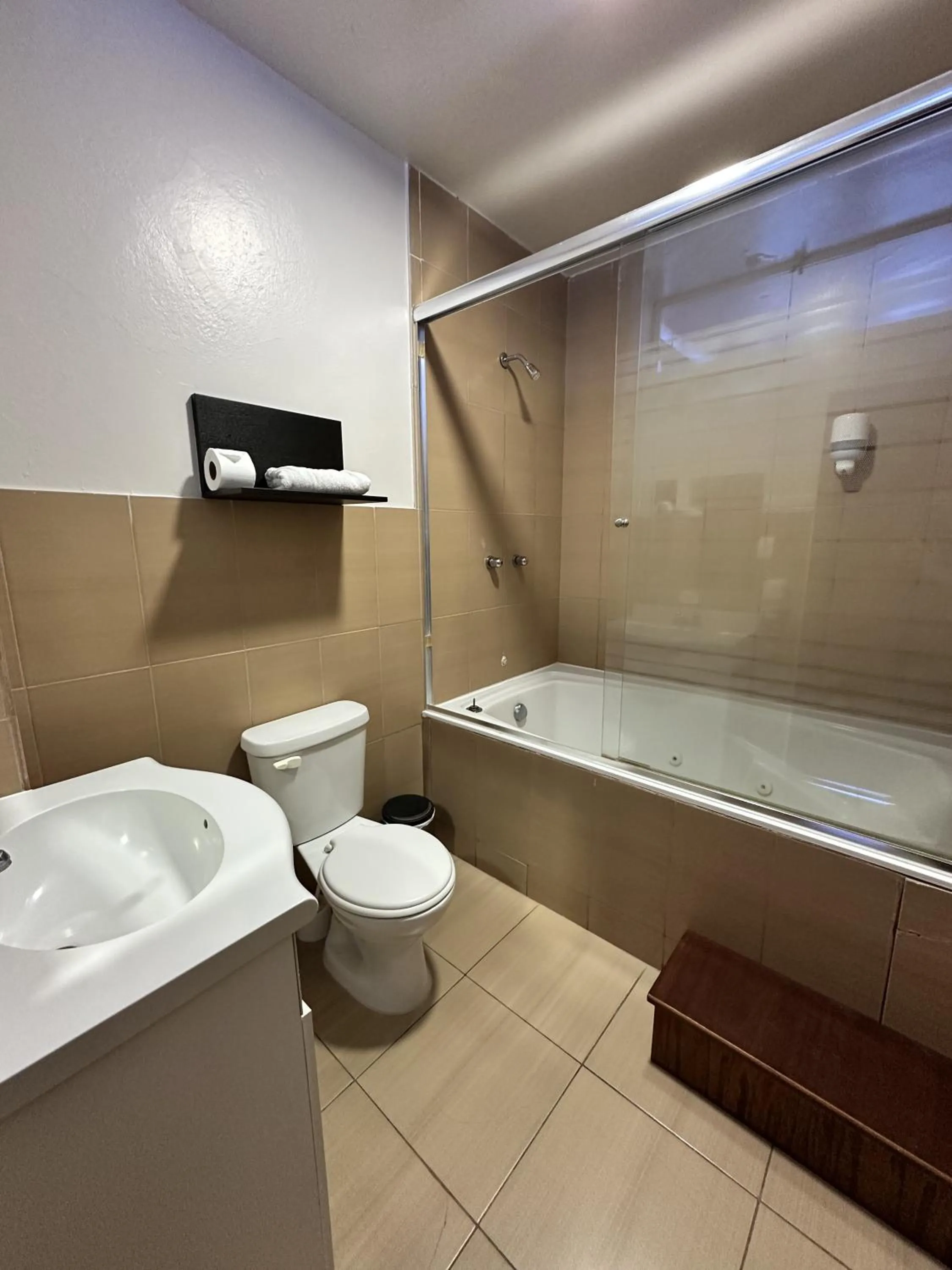 Bathroom in Hotel Versailles