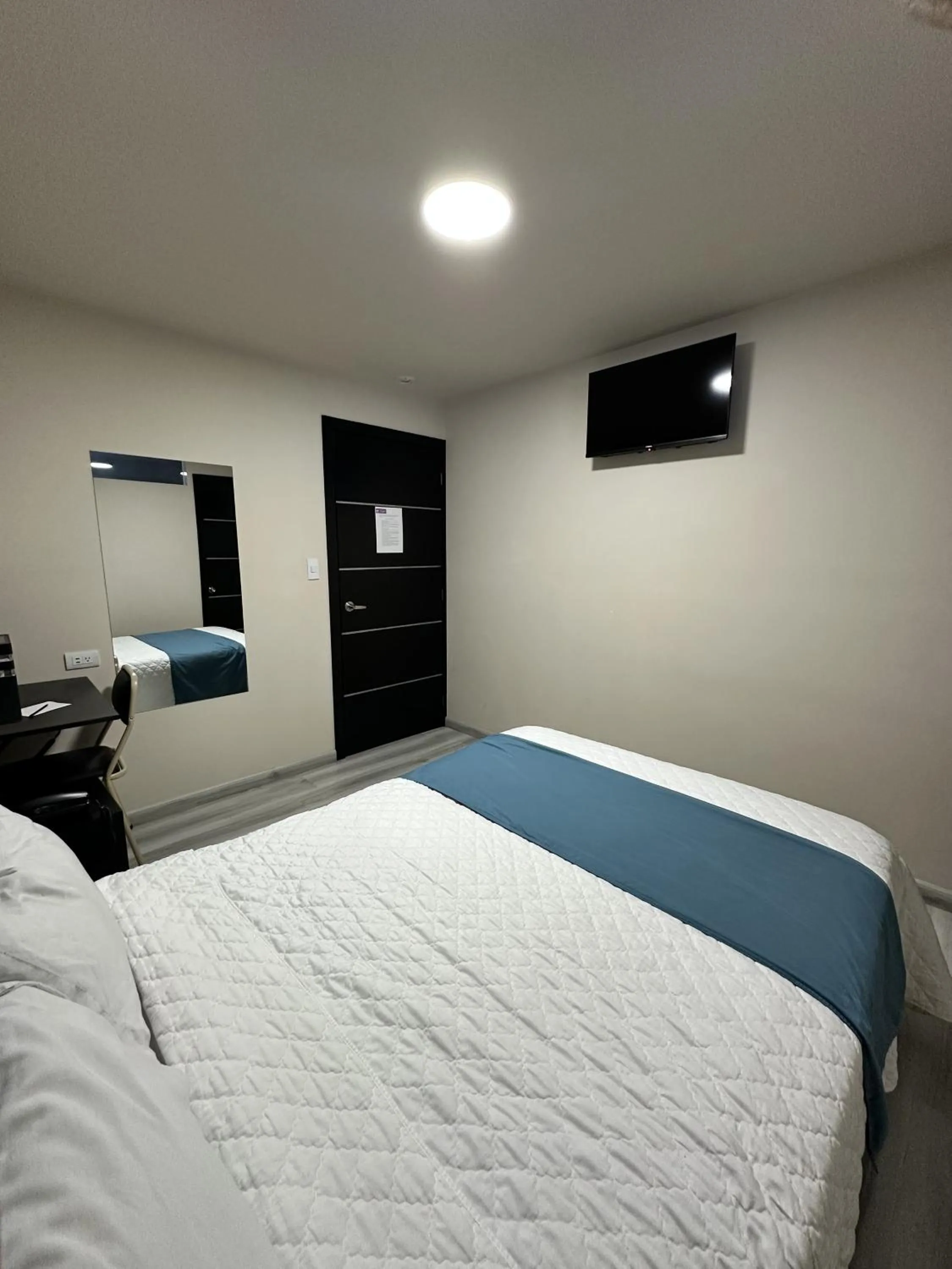 Bedroom, Bed in Hotel Versailles