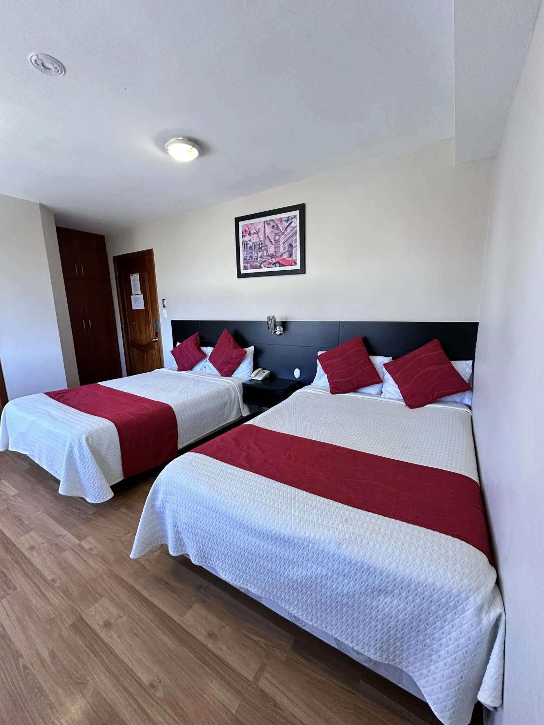 Bedroom, Bed in Hotel Versailles