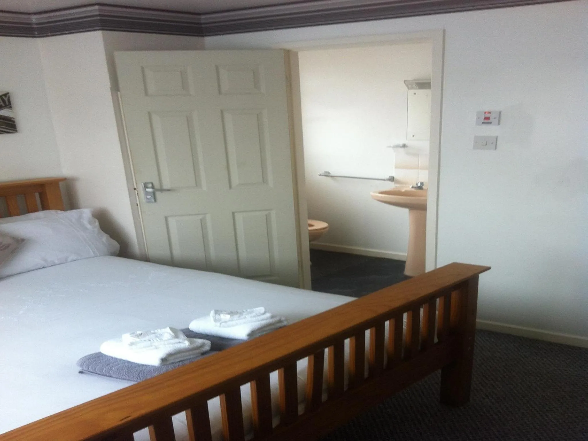 Photo of the whole room, Bed in Deneside Guest House