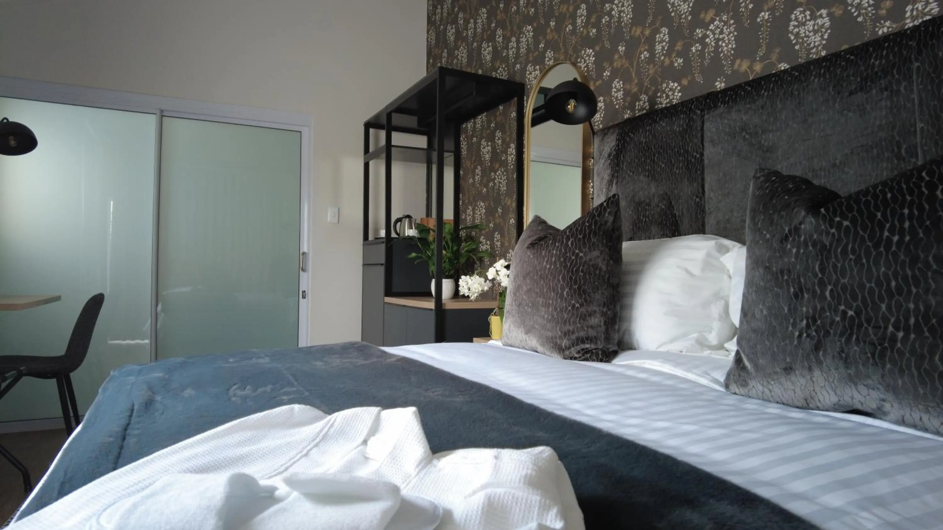 Bed in The Executive Bed and Breakfast