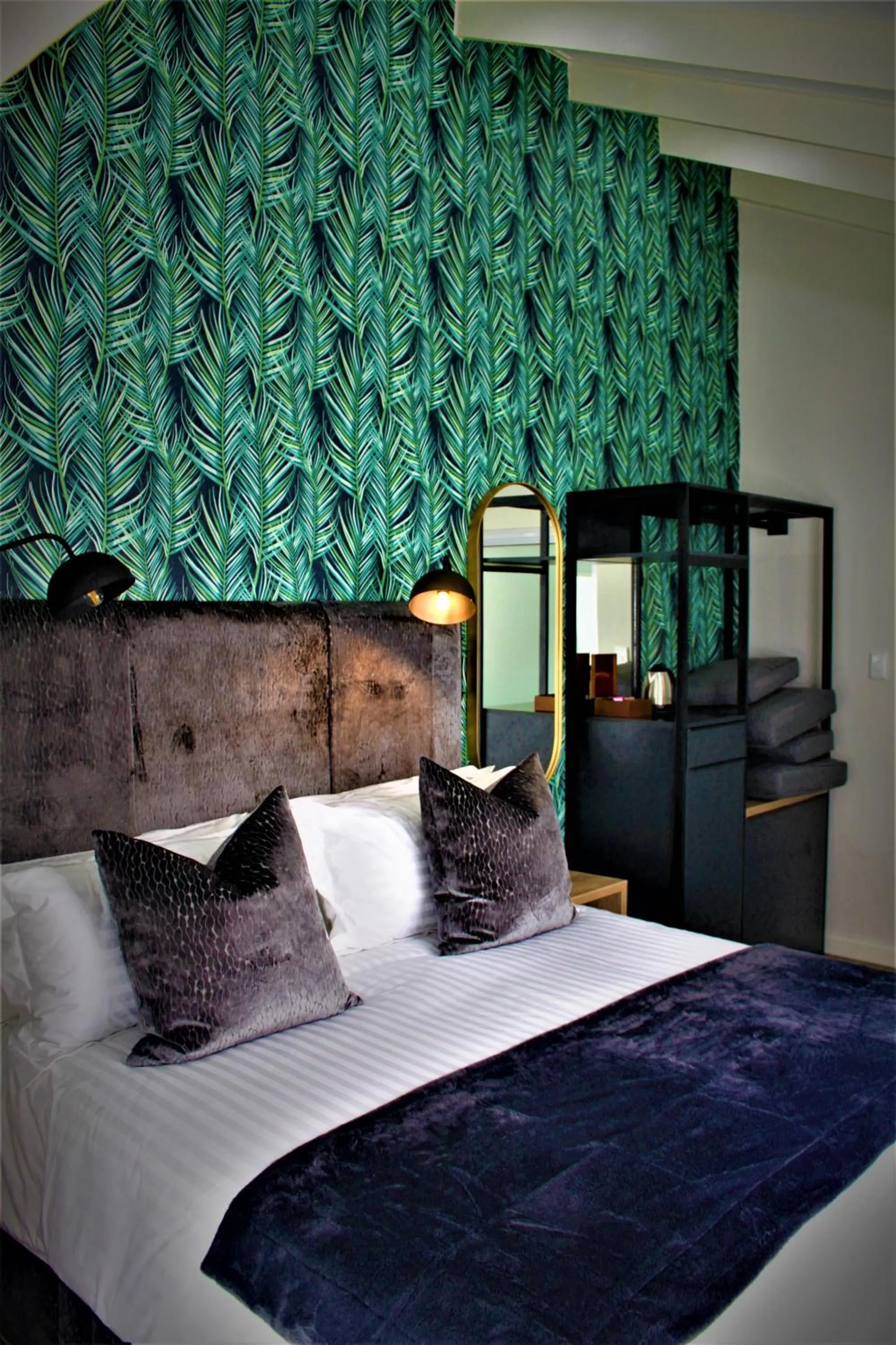 Coffee/tea facilities, Bed in The Executive Bed and Breakfast