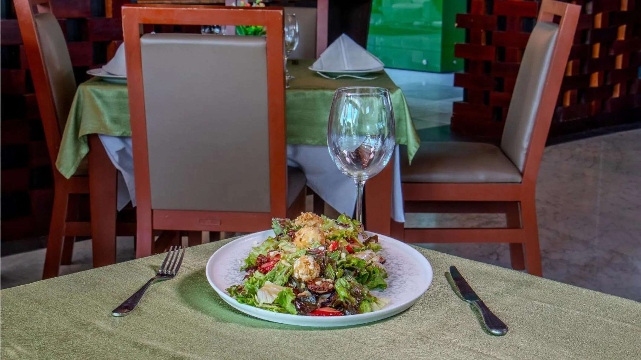 Restaurant/places to eat in Holiday Inn Queretaro Zona Krystal by IHG