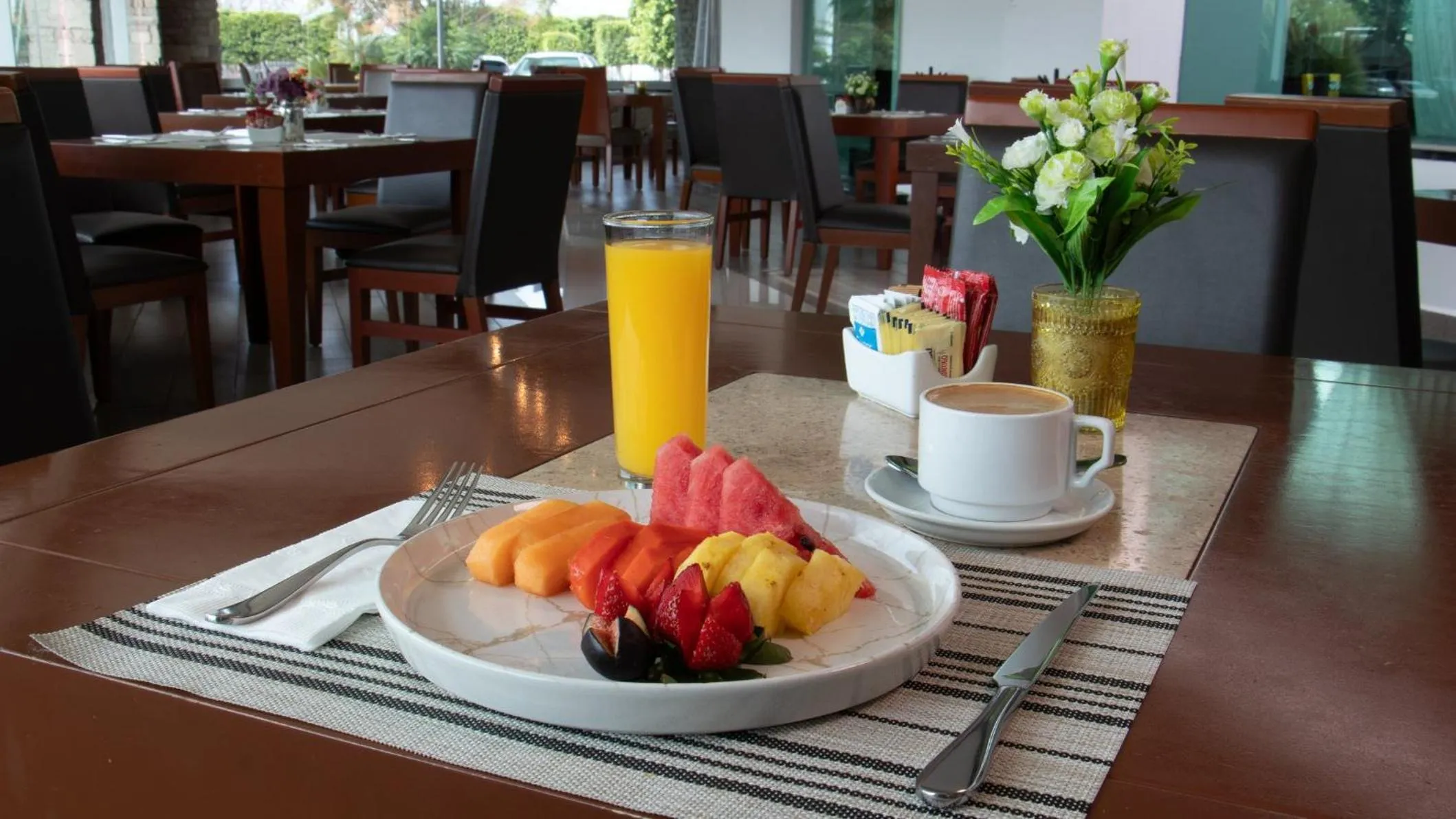 Restaurant/places to eat in Holiday Inn Queretaro Zona Krystal by IHG