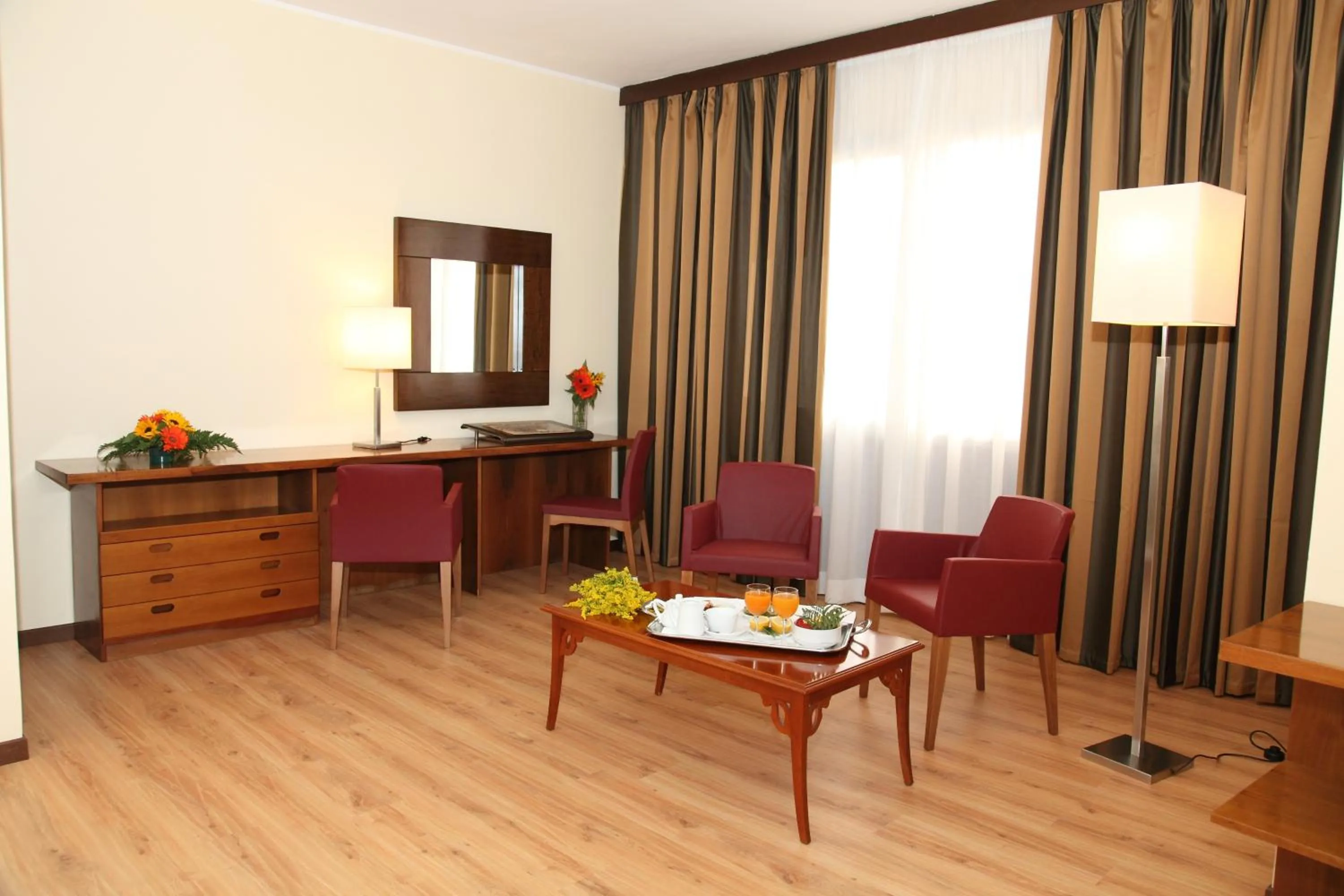 Photo of the whole room in Hotel Royal Palace