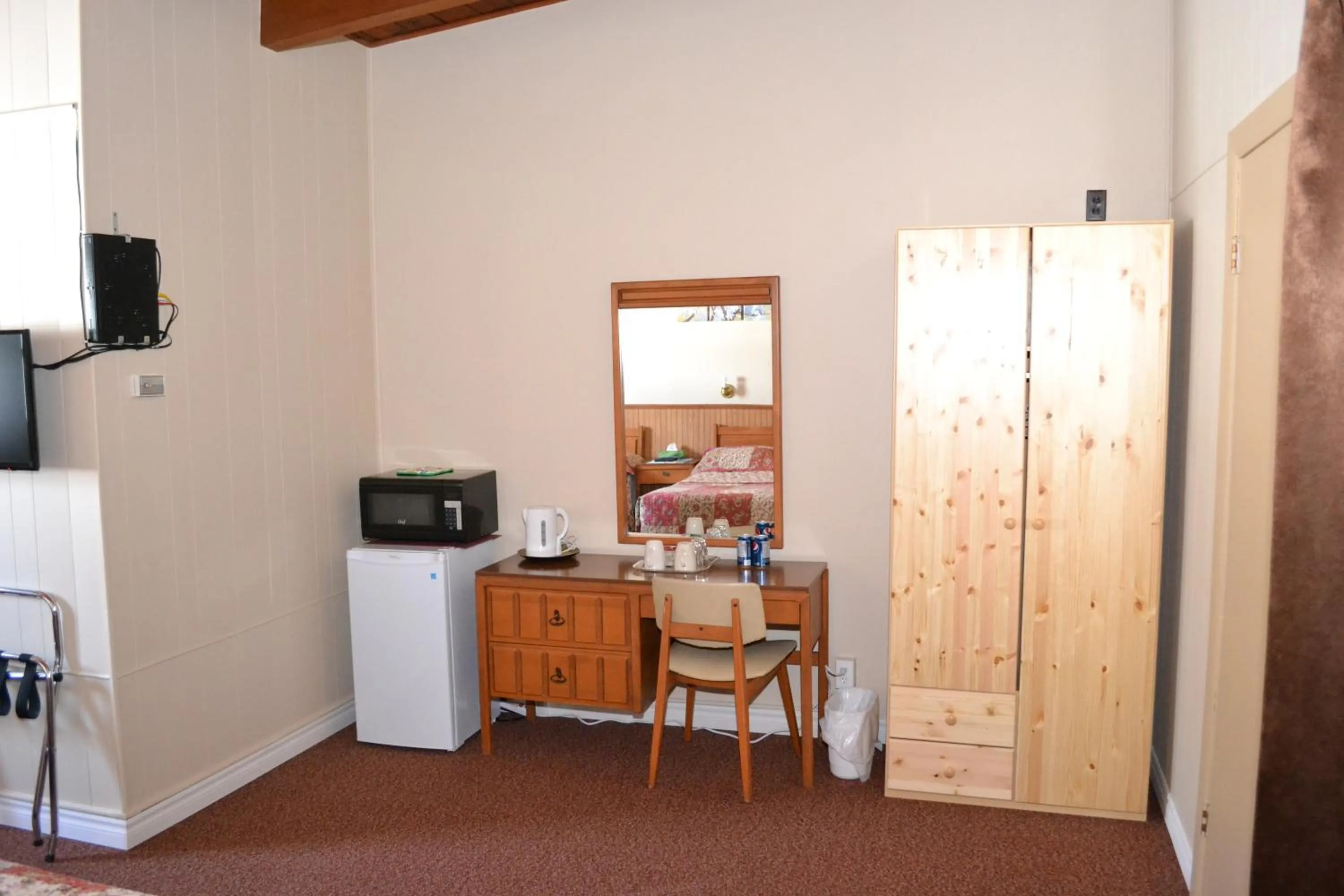 Living room in Oasis Motel