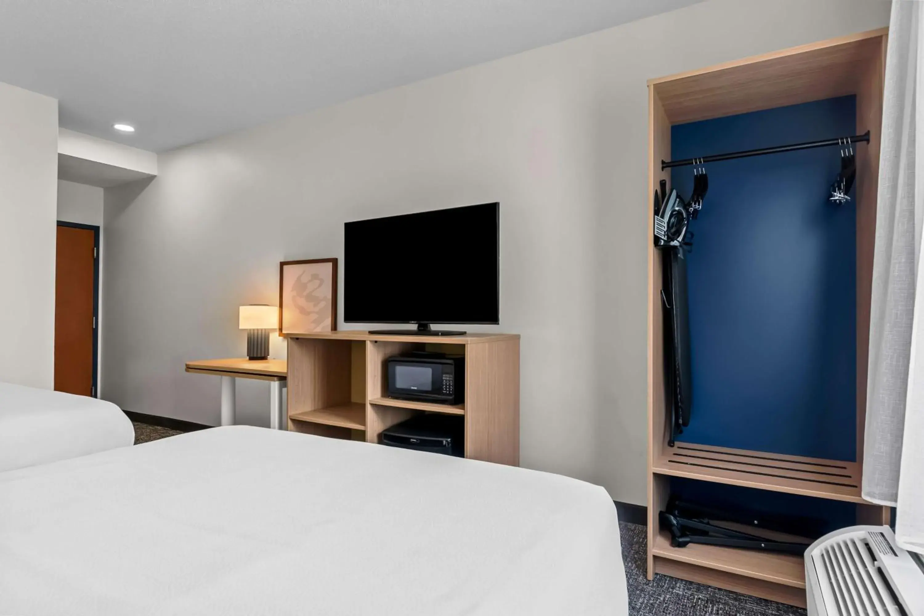 Queen Room with Two Queen Beds in Spark By Hilton Hershey Near The Park Queen Room with Two Queen Beds in Spark By Hilton Hershey Near The Park