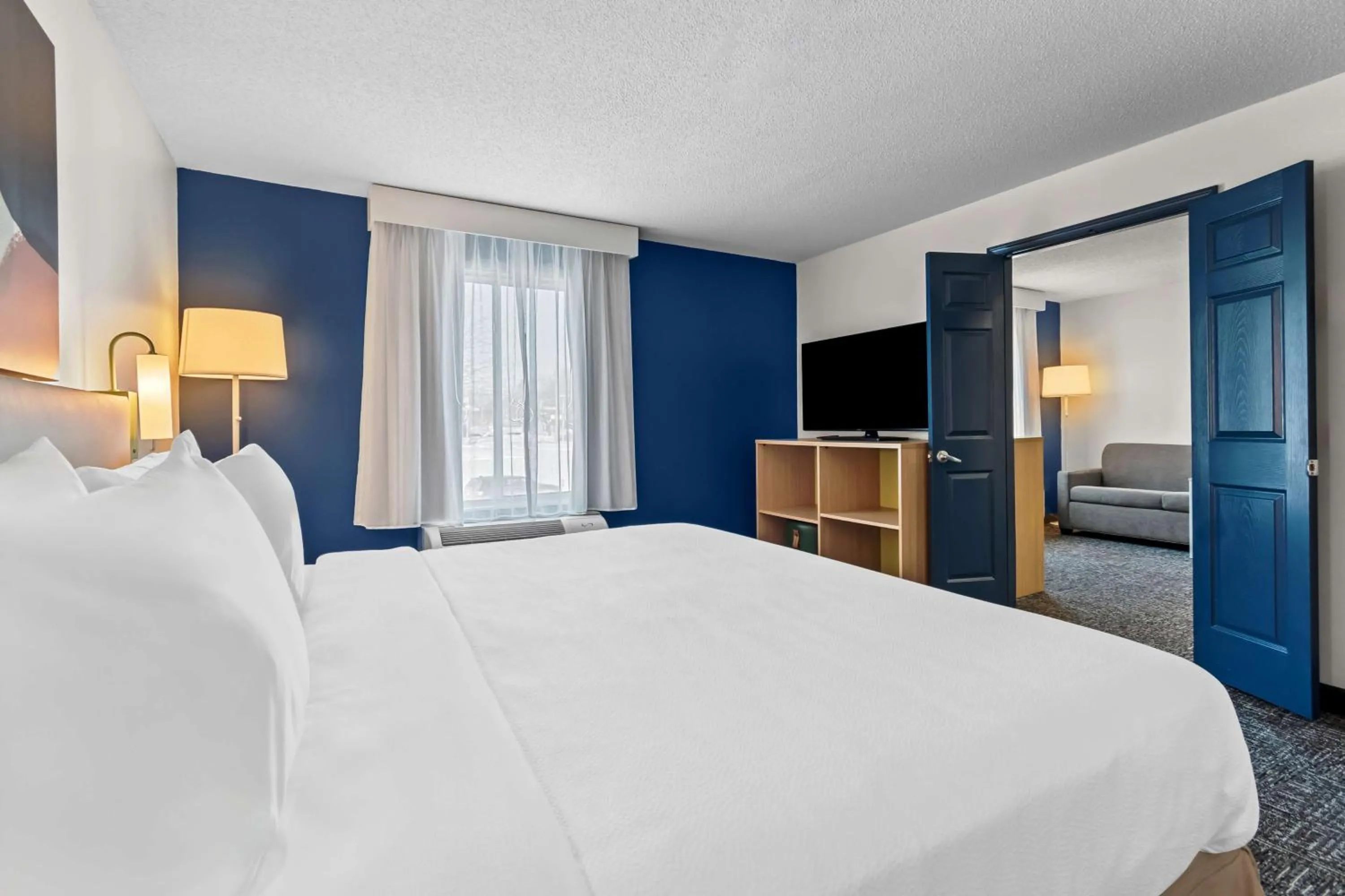 Bed in Spark By Hilton Hershey Near The Park