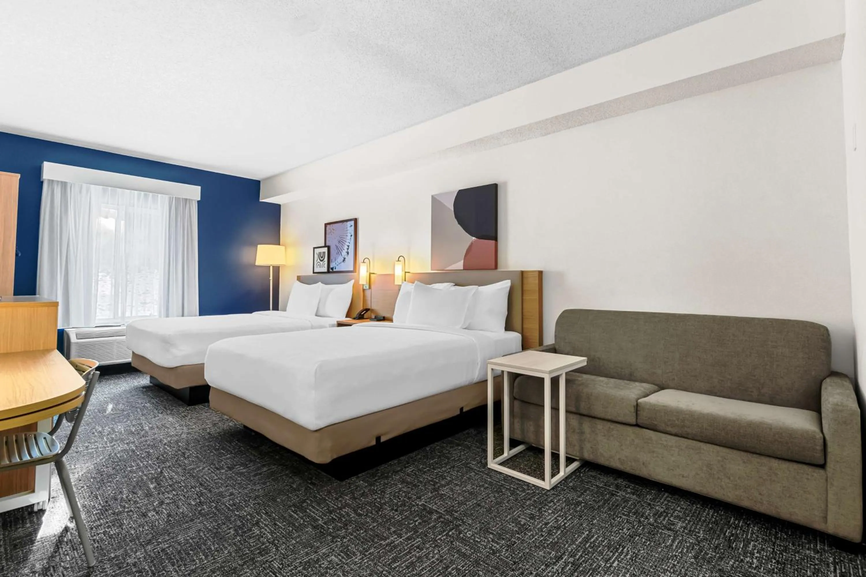 Bed in Spark By Hilton Hershey Near The Park
