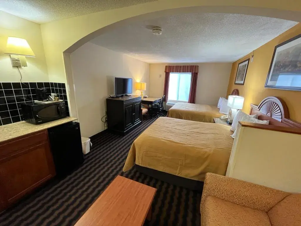 Deluxe Queen Suite in Spark By Hilton Hershey Near The Park Deluxe Queen Suite in Spark By Hilton Hershey Near The Park