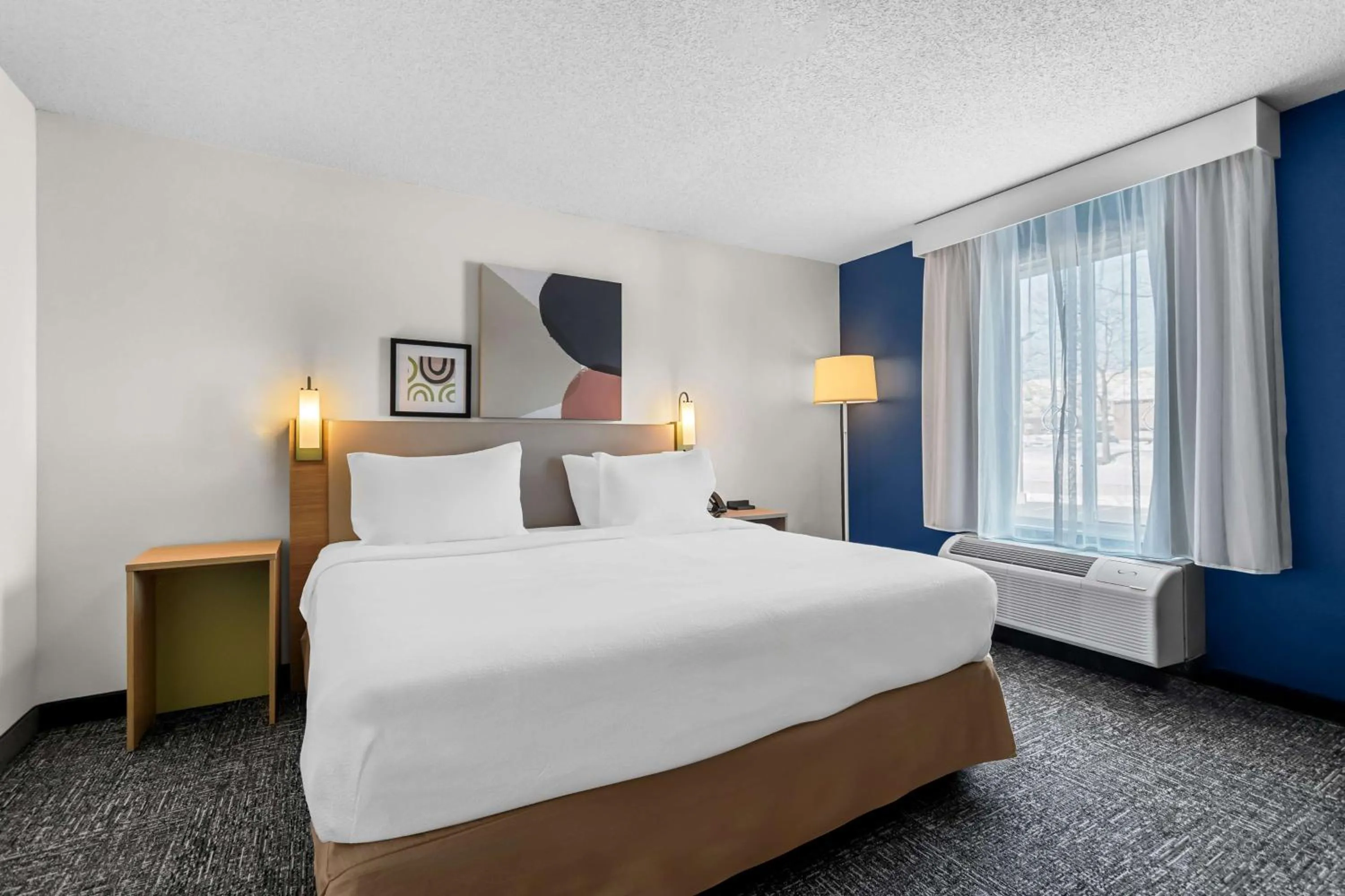 Bed in Spark By Hilton Hershey Near The Park