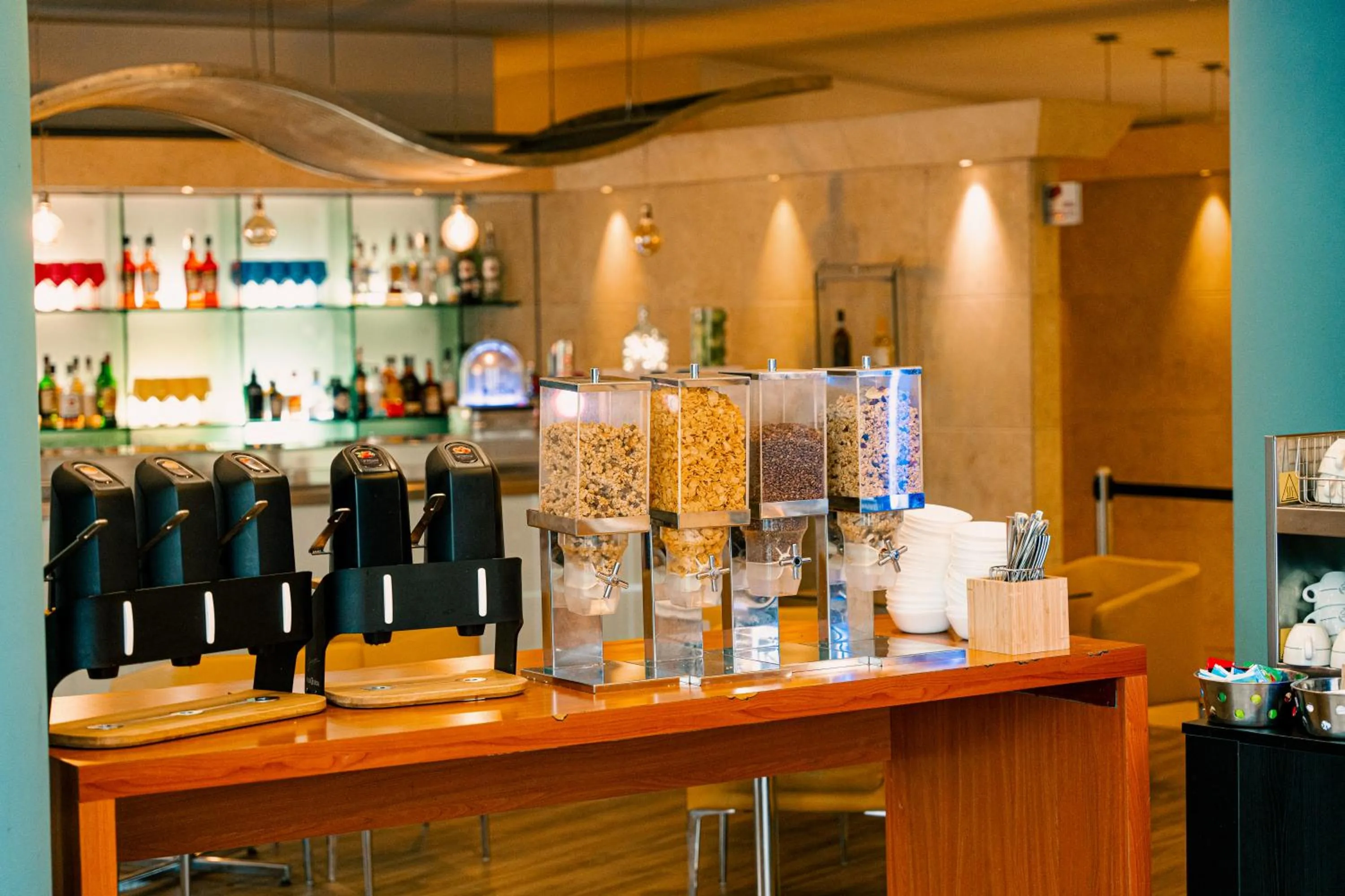 Restaurant/places to eat in Novotel Roma Est