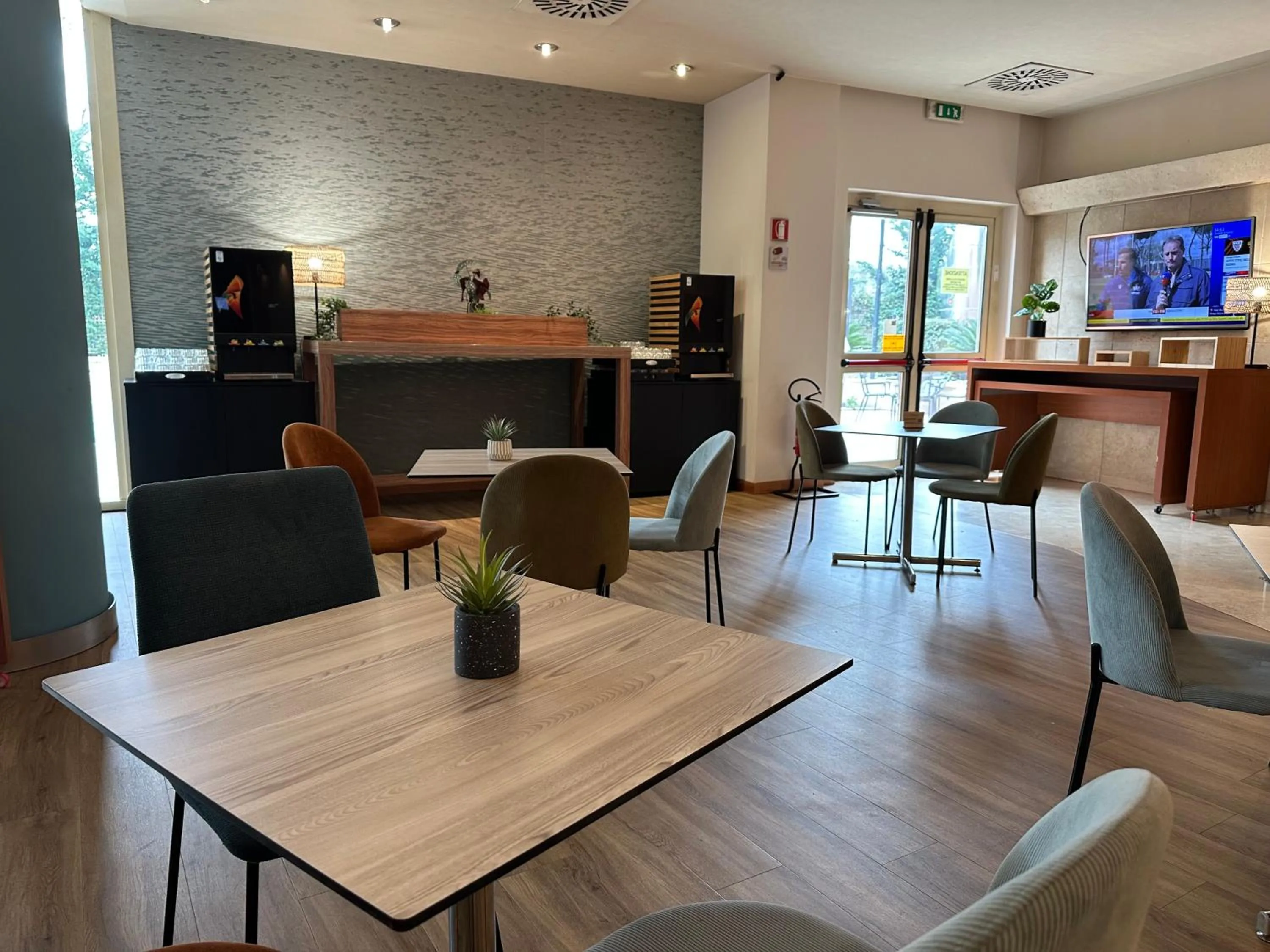 Lounge or bar in Novotel Roma Est