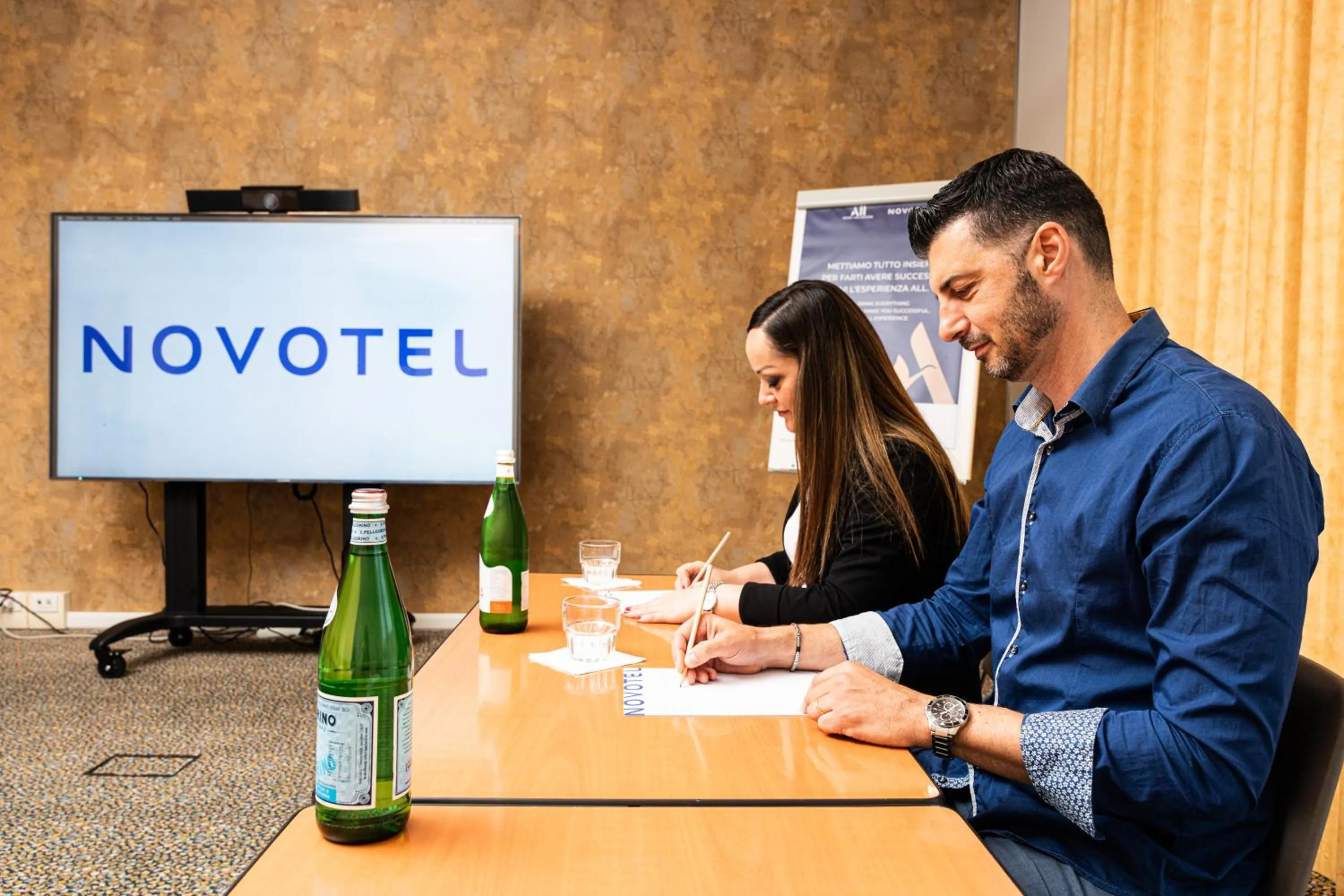 People in Novotel Roma Est