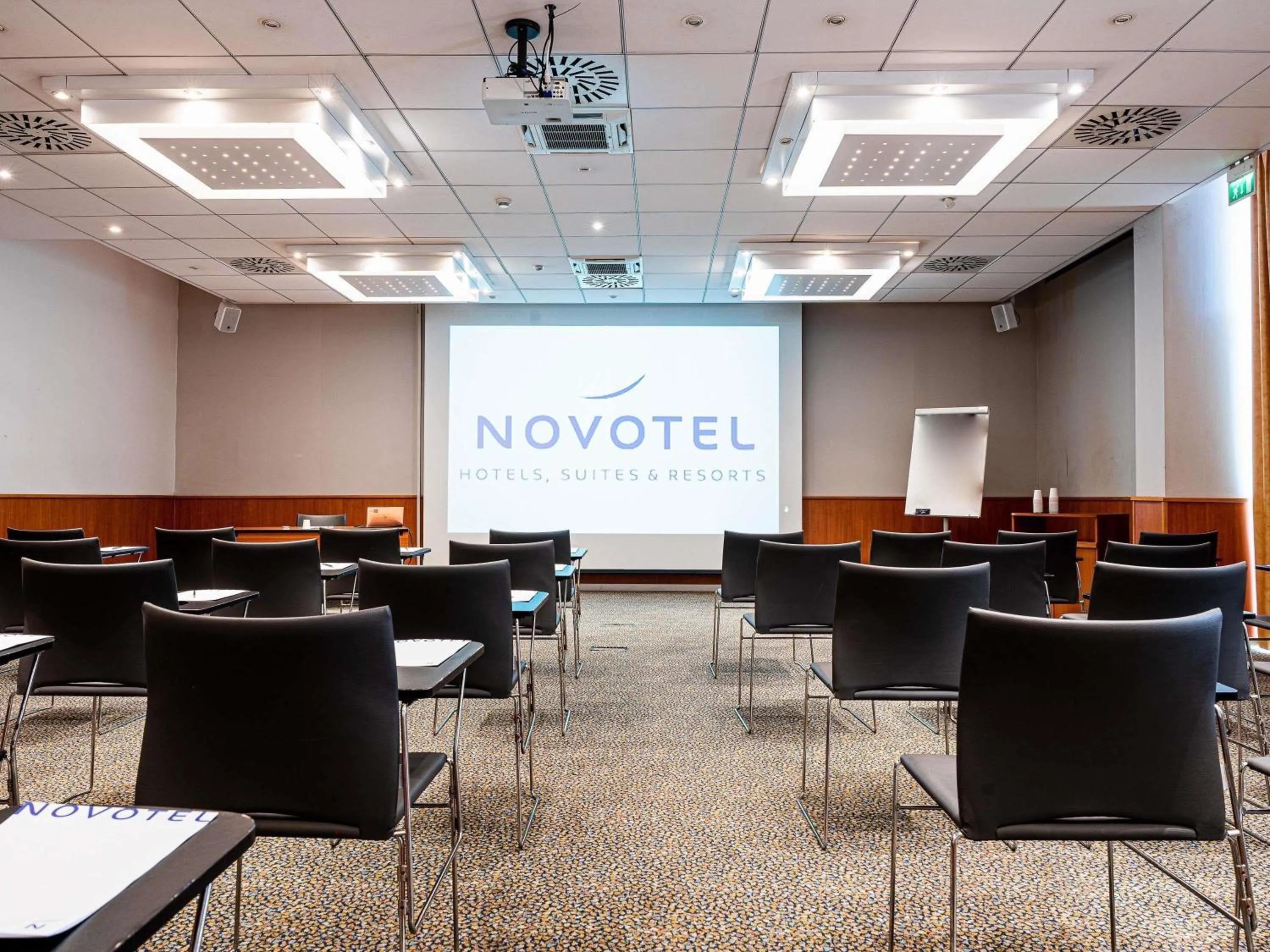 Property building in Novotel Roma Est
