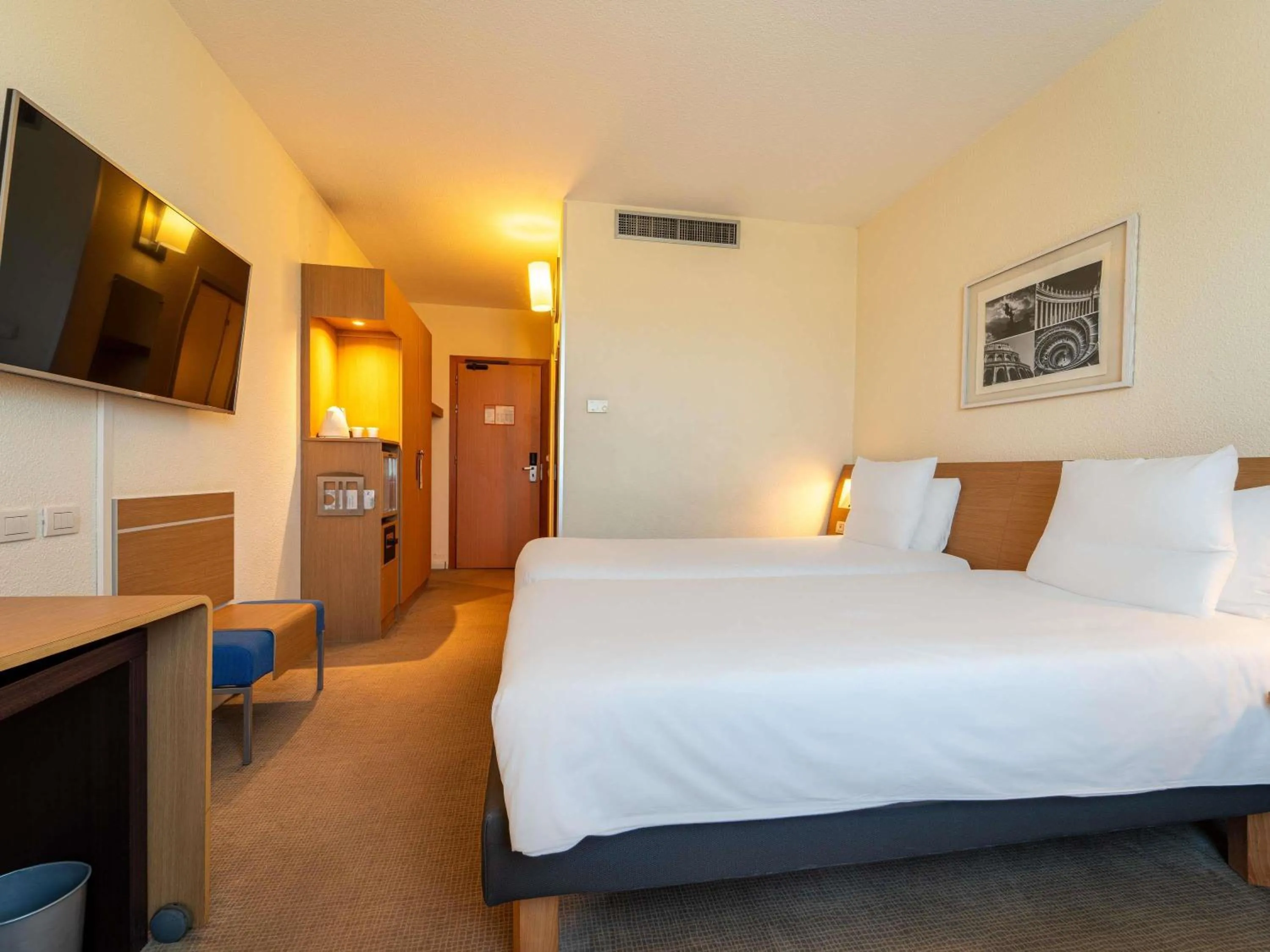 Bedroom, Bed in Novotel Roma Est