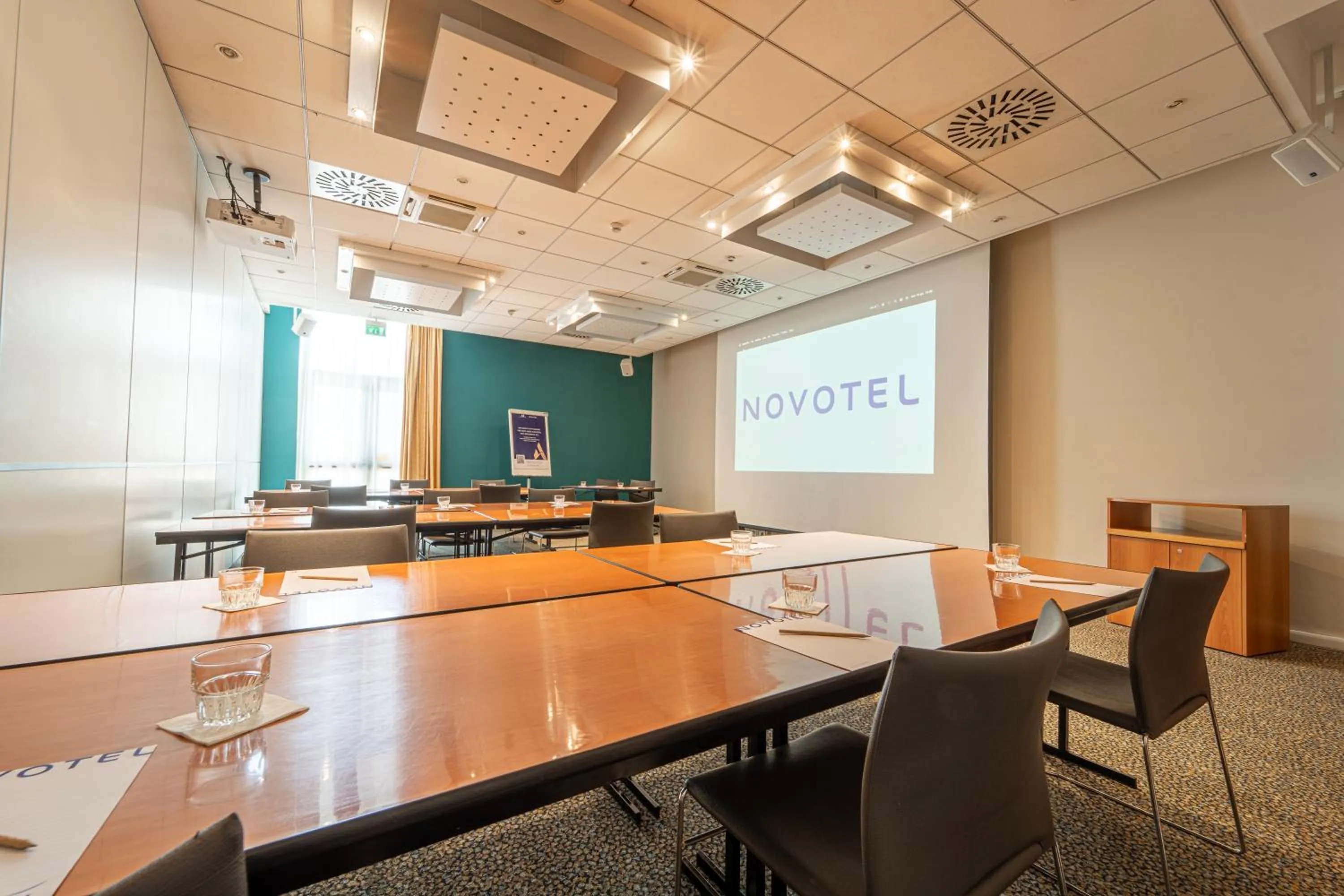 TV and multimedia in Novotel Roma Est