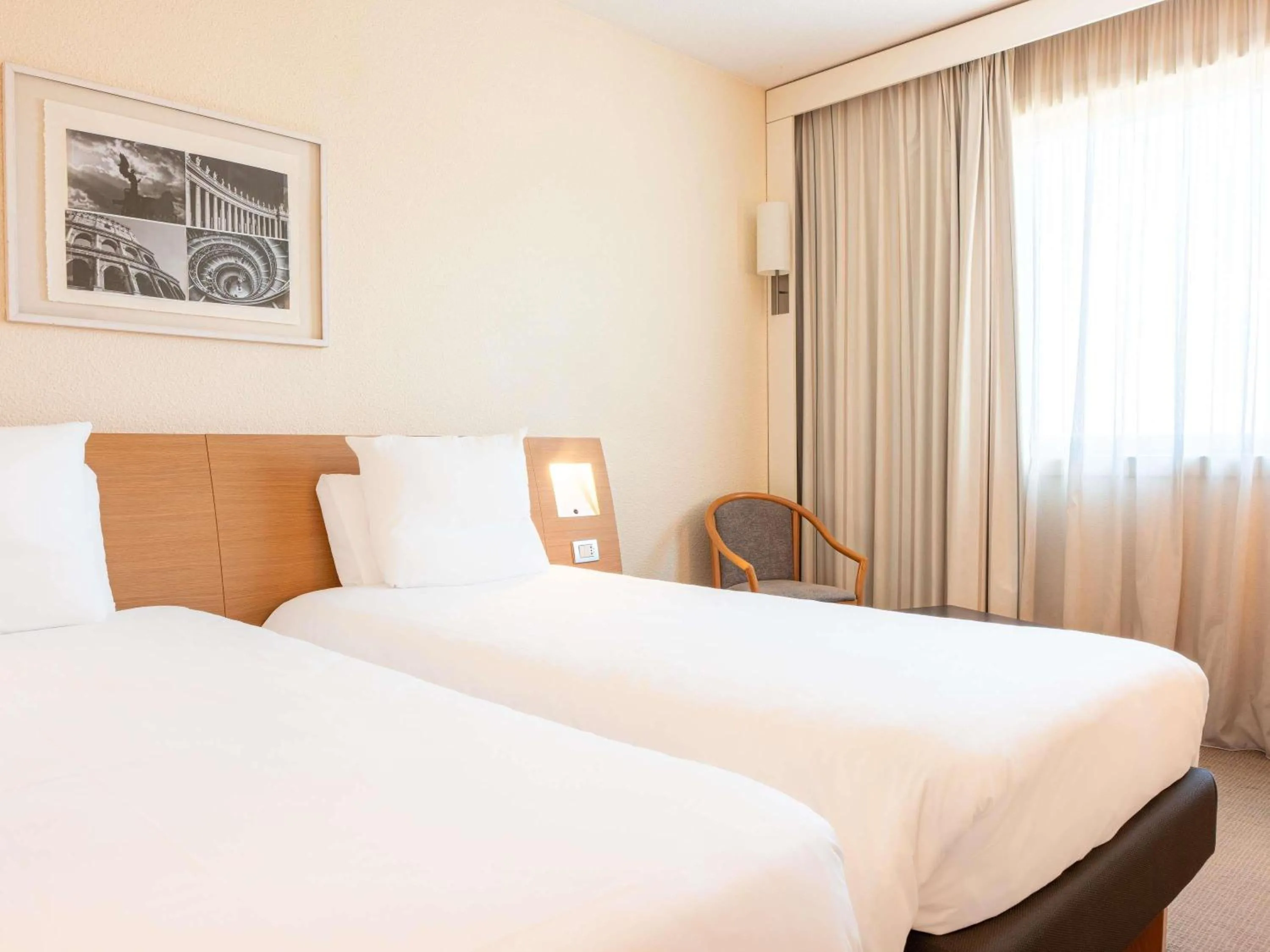 Bedroom, Bed in Novotel Roma Est