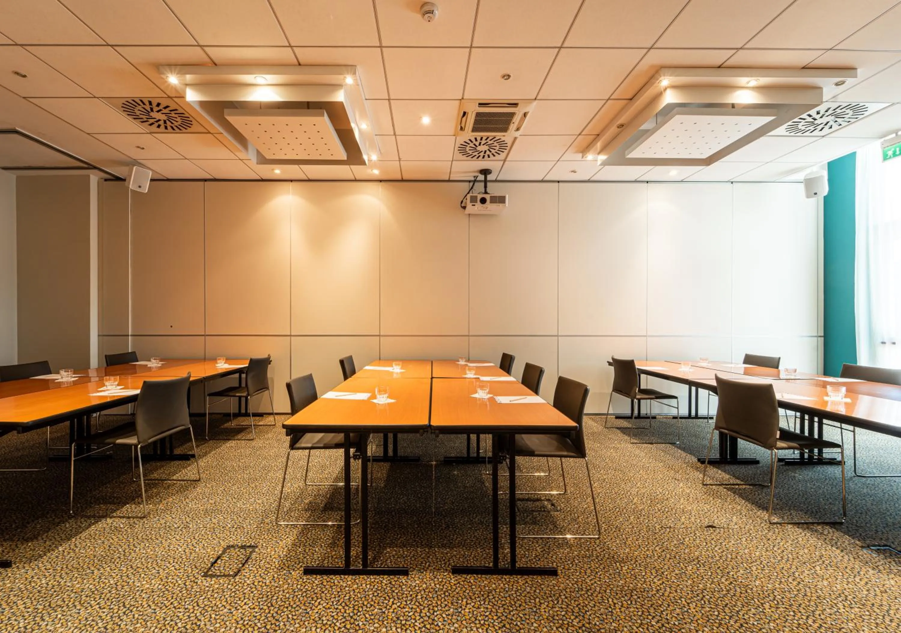 TV and multimedia in Novotel Roma Est