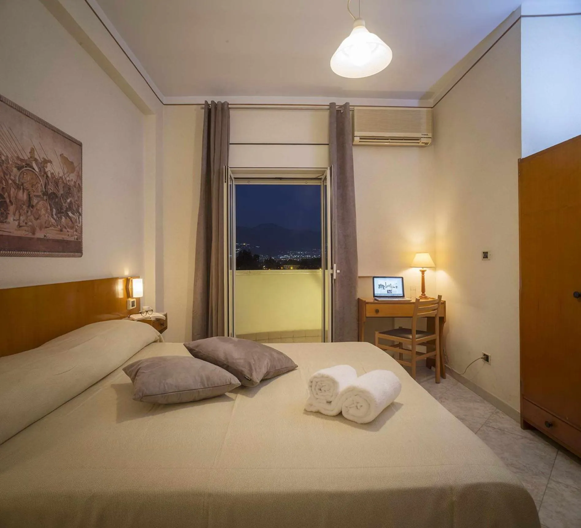 Bed in Villa Dei Misteri