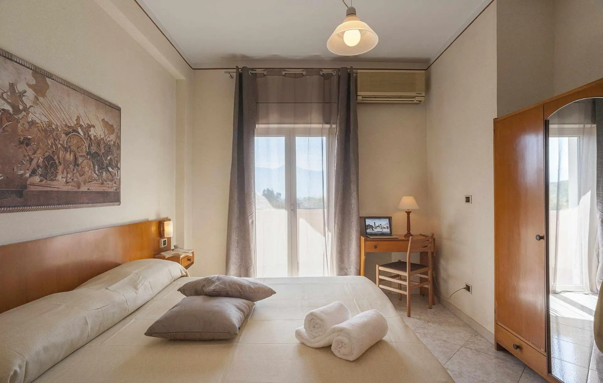 Bed in Villa Dei Misteri