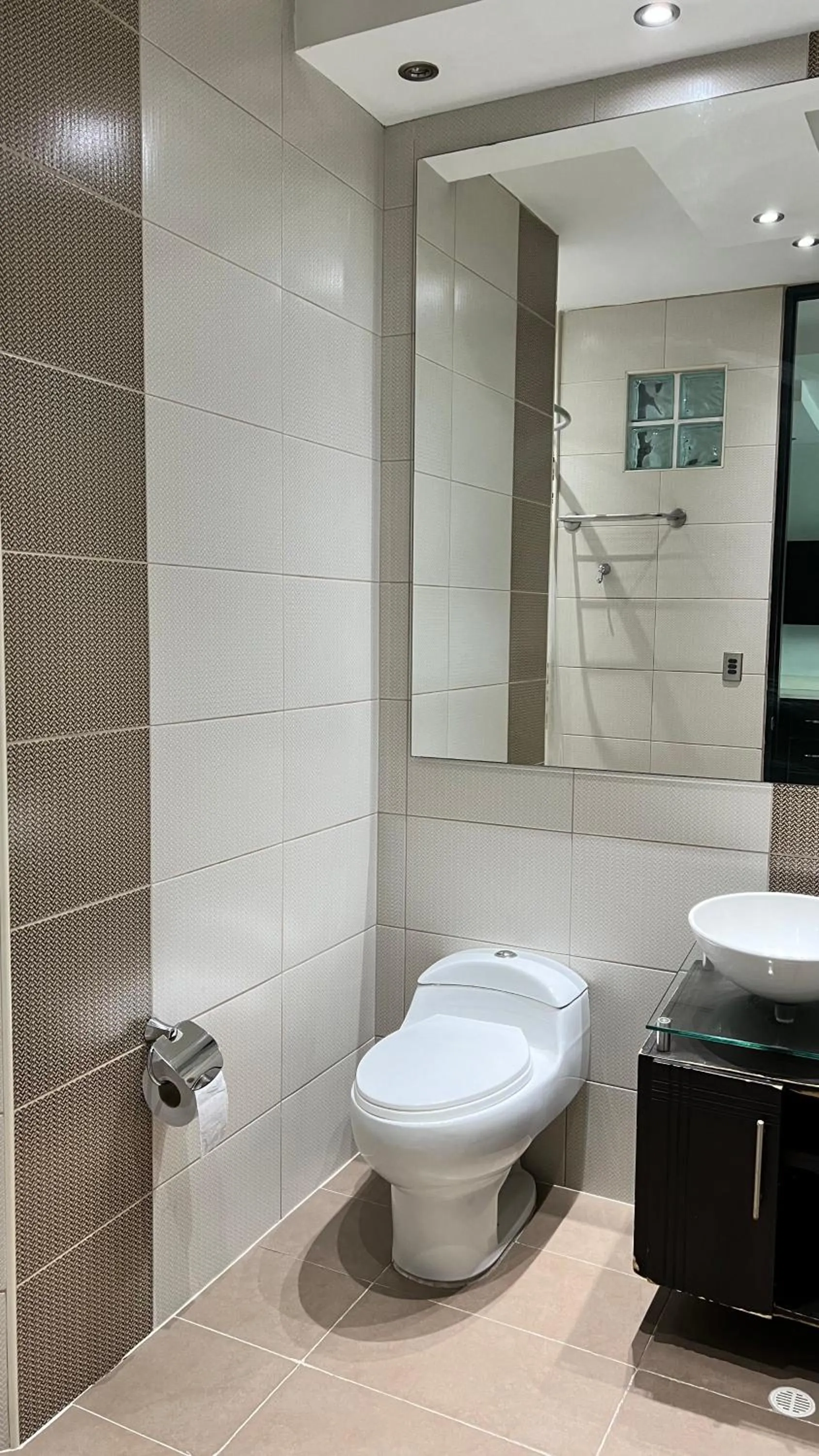 Shower in Hotel Gran Conquistador 33