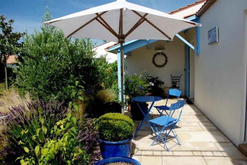 Facade/entrance in Ô'Maxethel