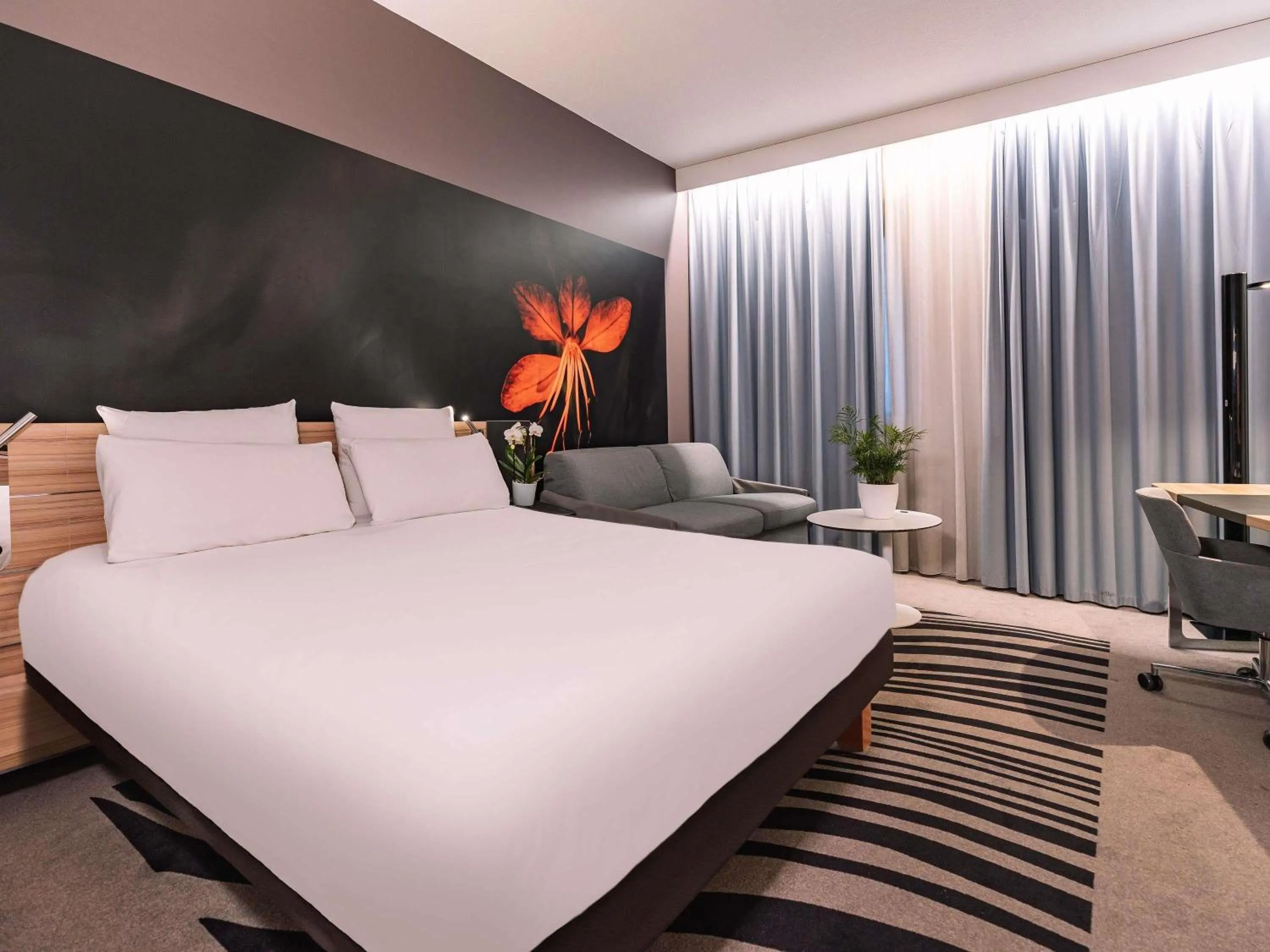 Bedroom, Bed in Novotel Milano Linate Aeroporto